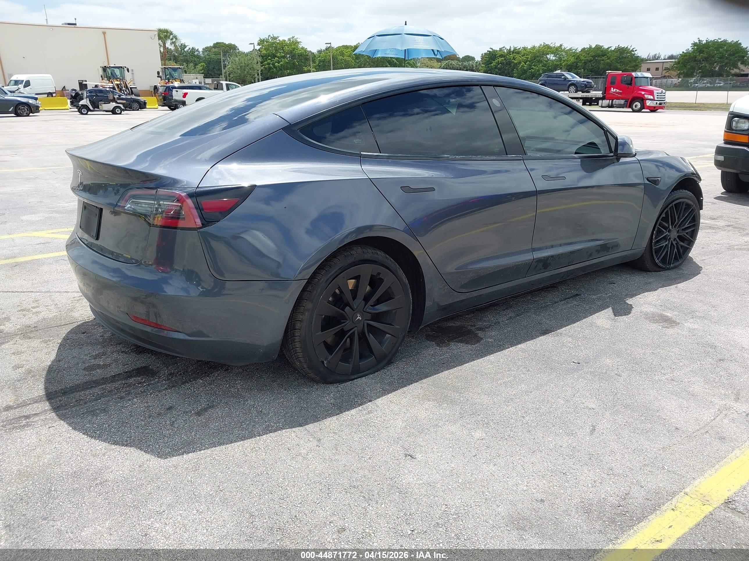 TESLA MODEL image 4