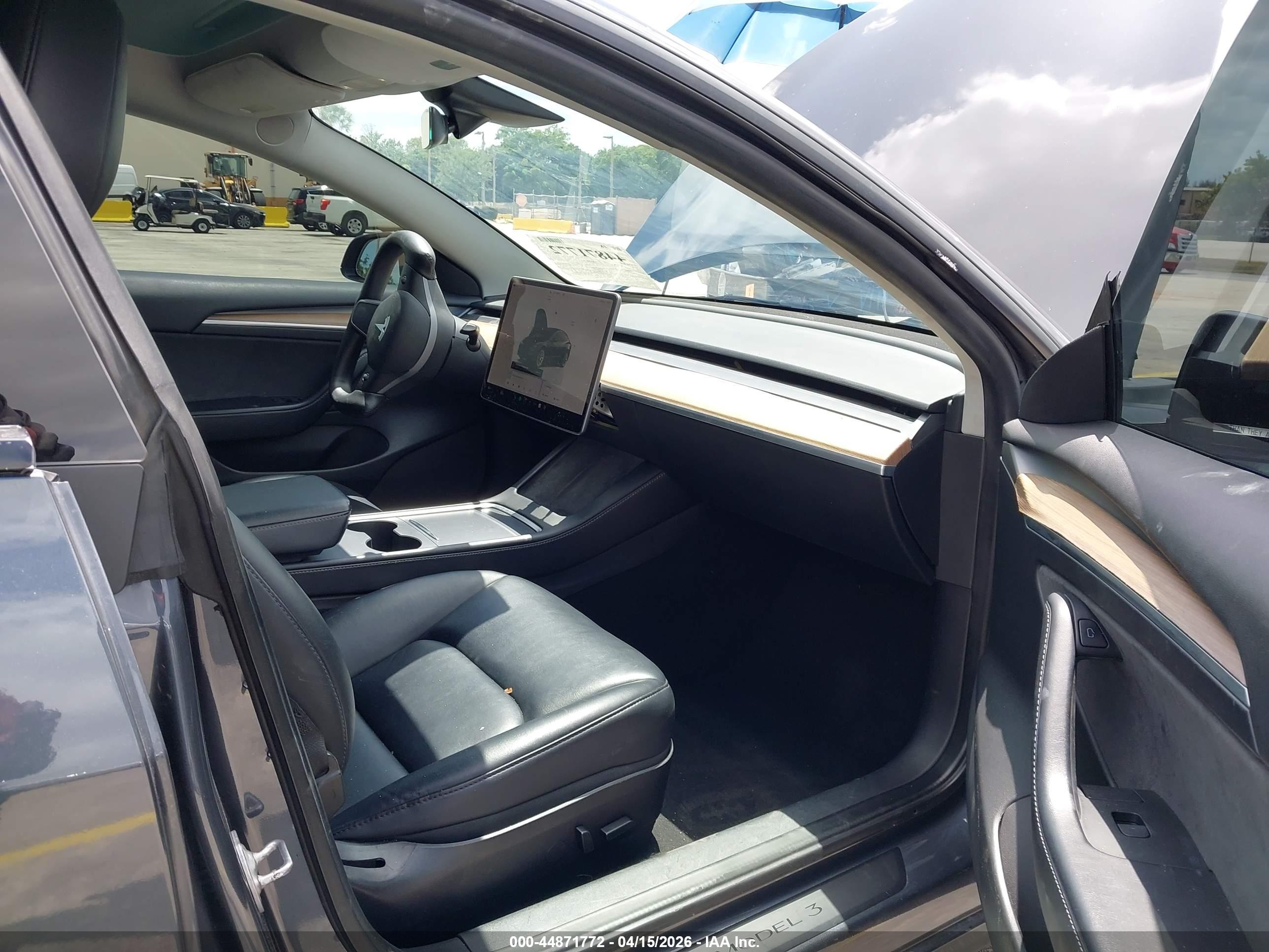 TESLA MODEL image 5