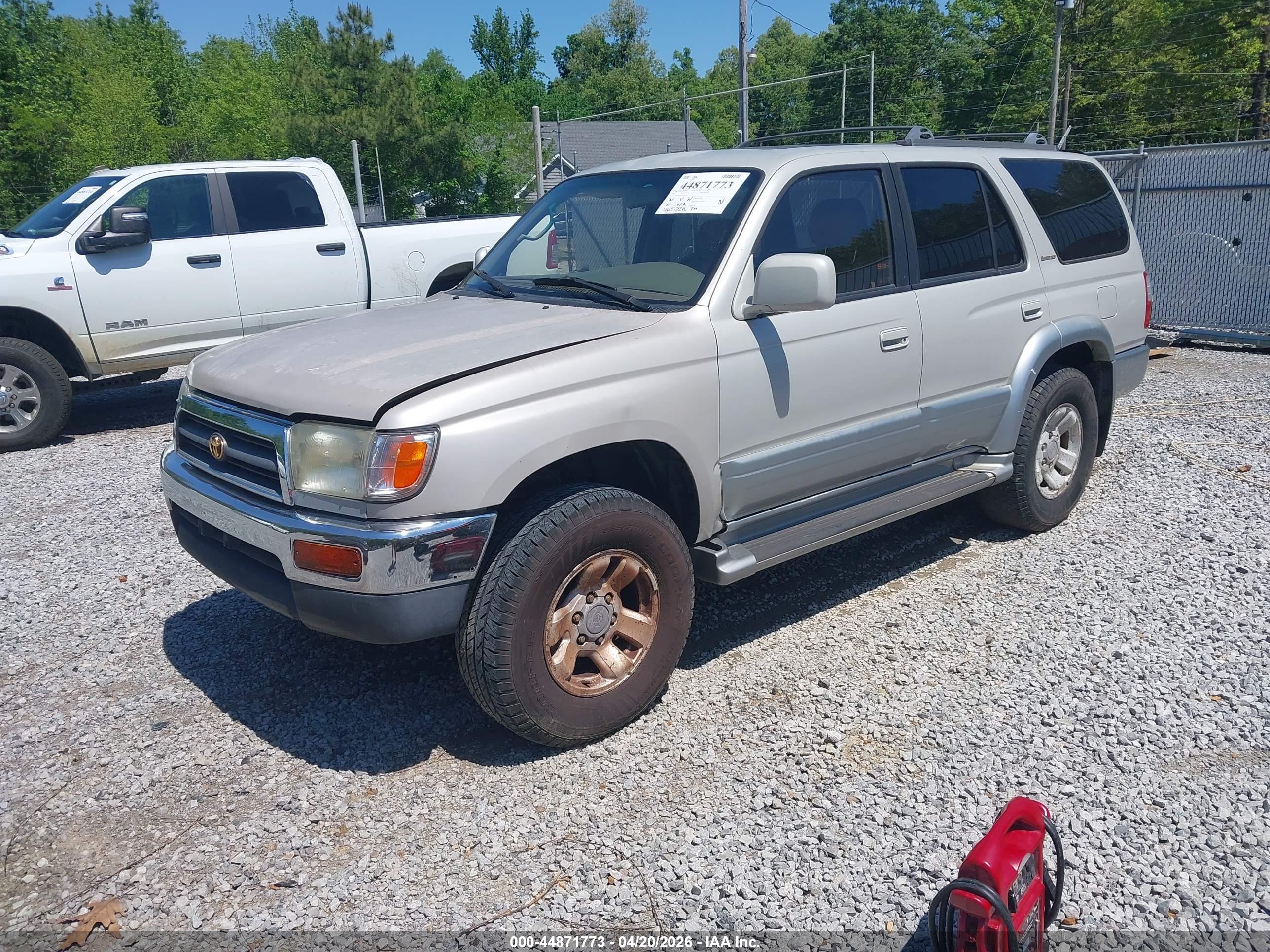 TOYOTA 4RUNNER image 2