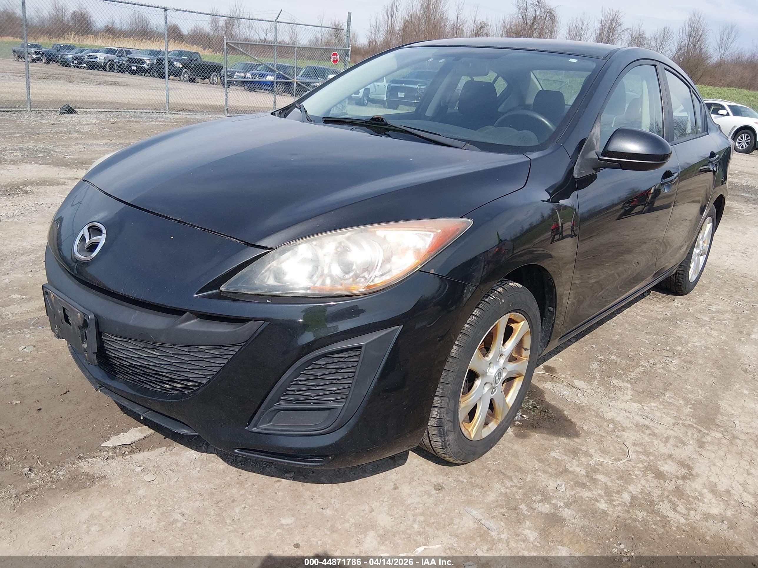 MAZDA MAZDA3 image 2