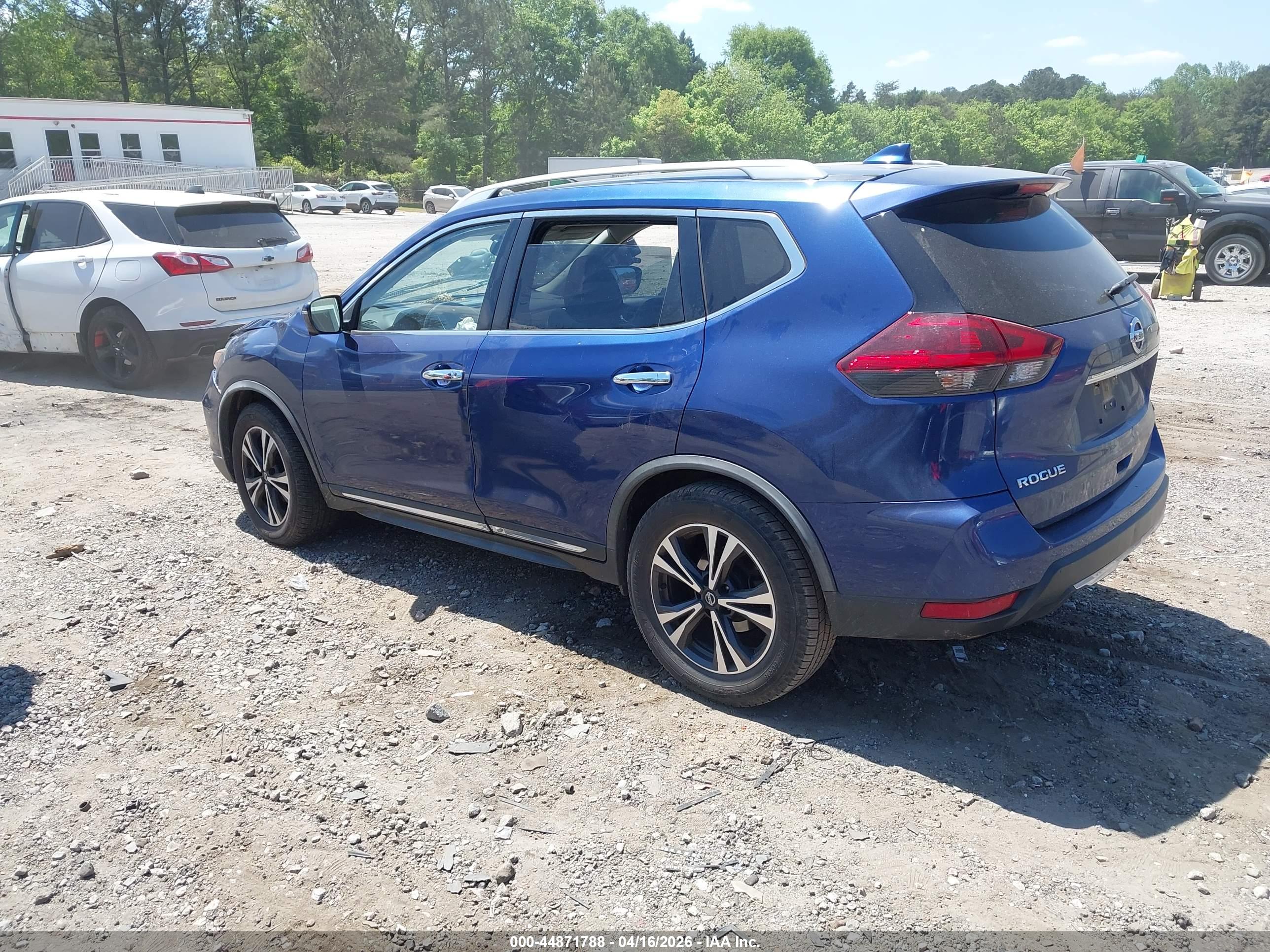 NISSAN ROGUE image 3