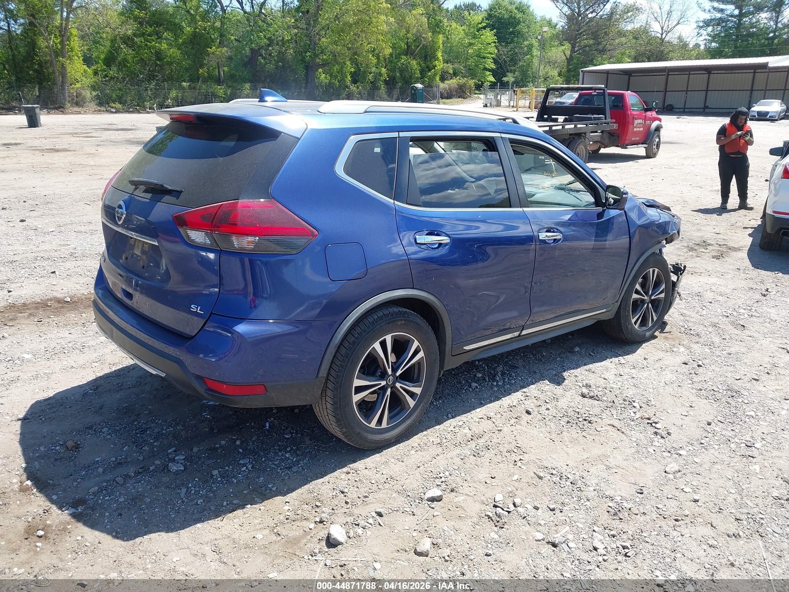 NISSAN ROGUE image 4