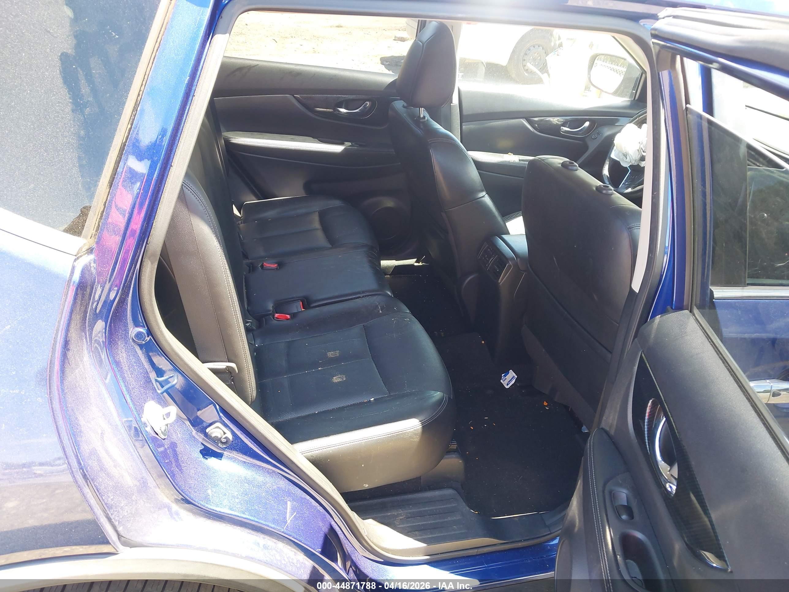 NISSAN ROGUE image 8