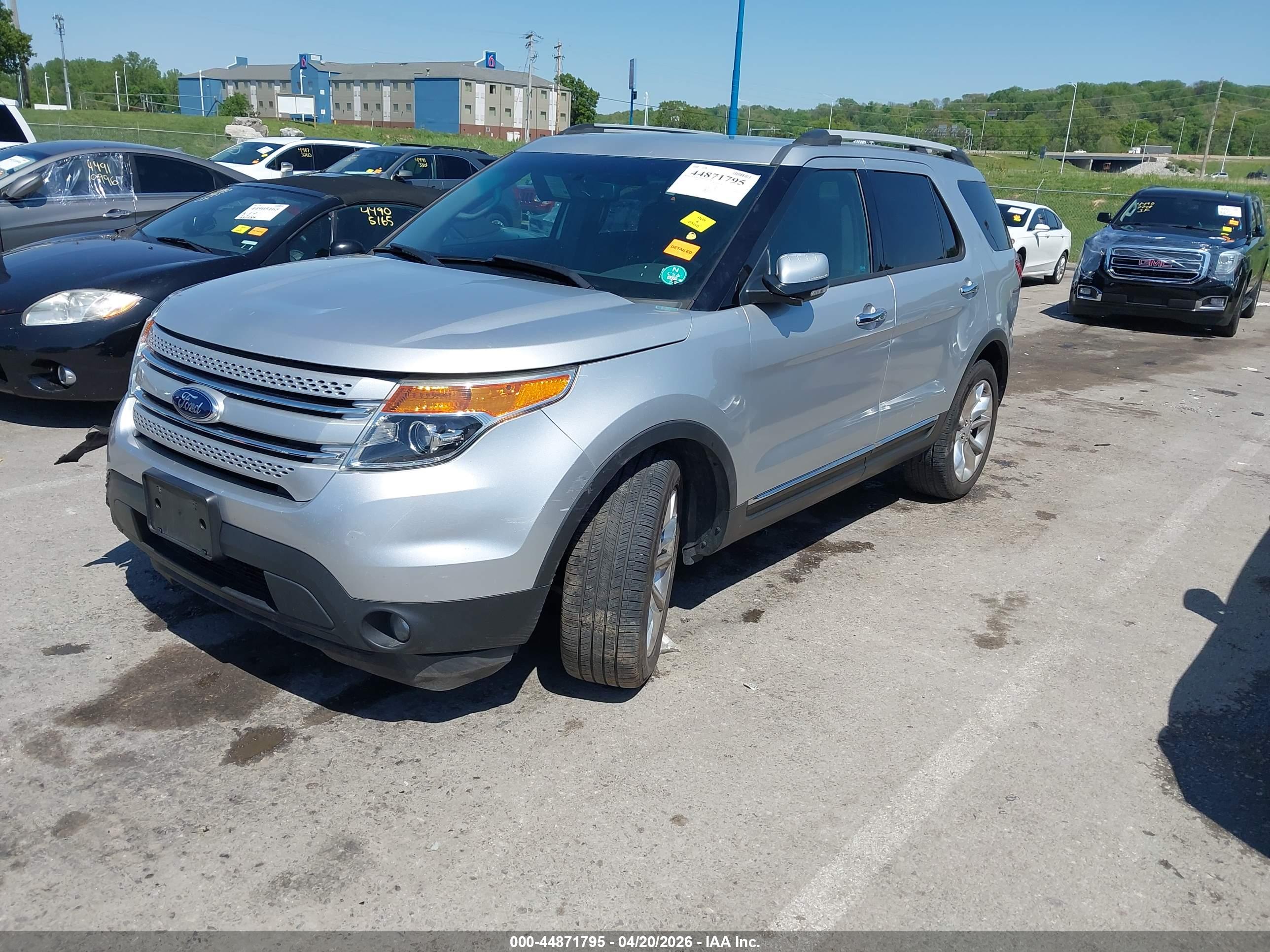 FORD EXPLORER image 2