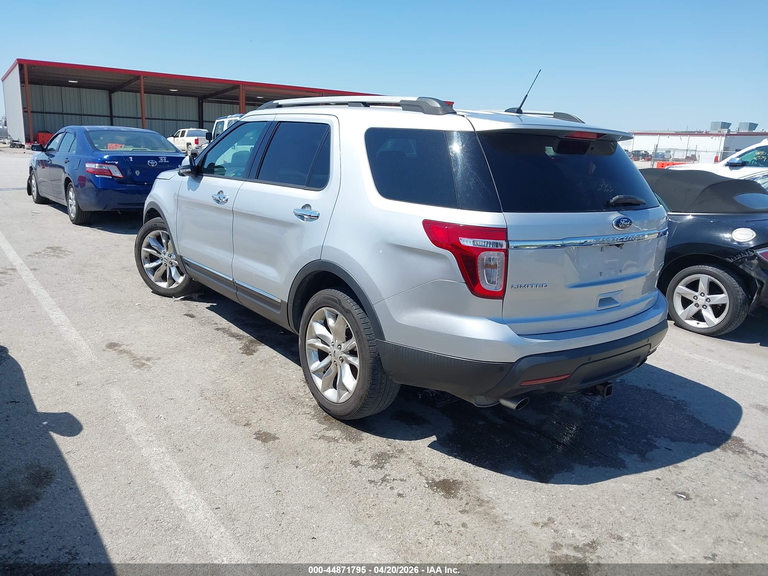 FORD EXPLORER image 3