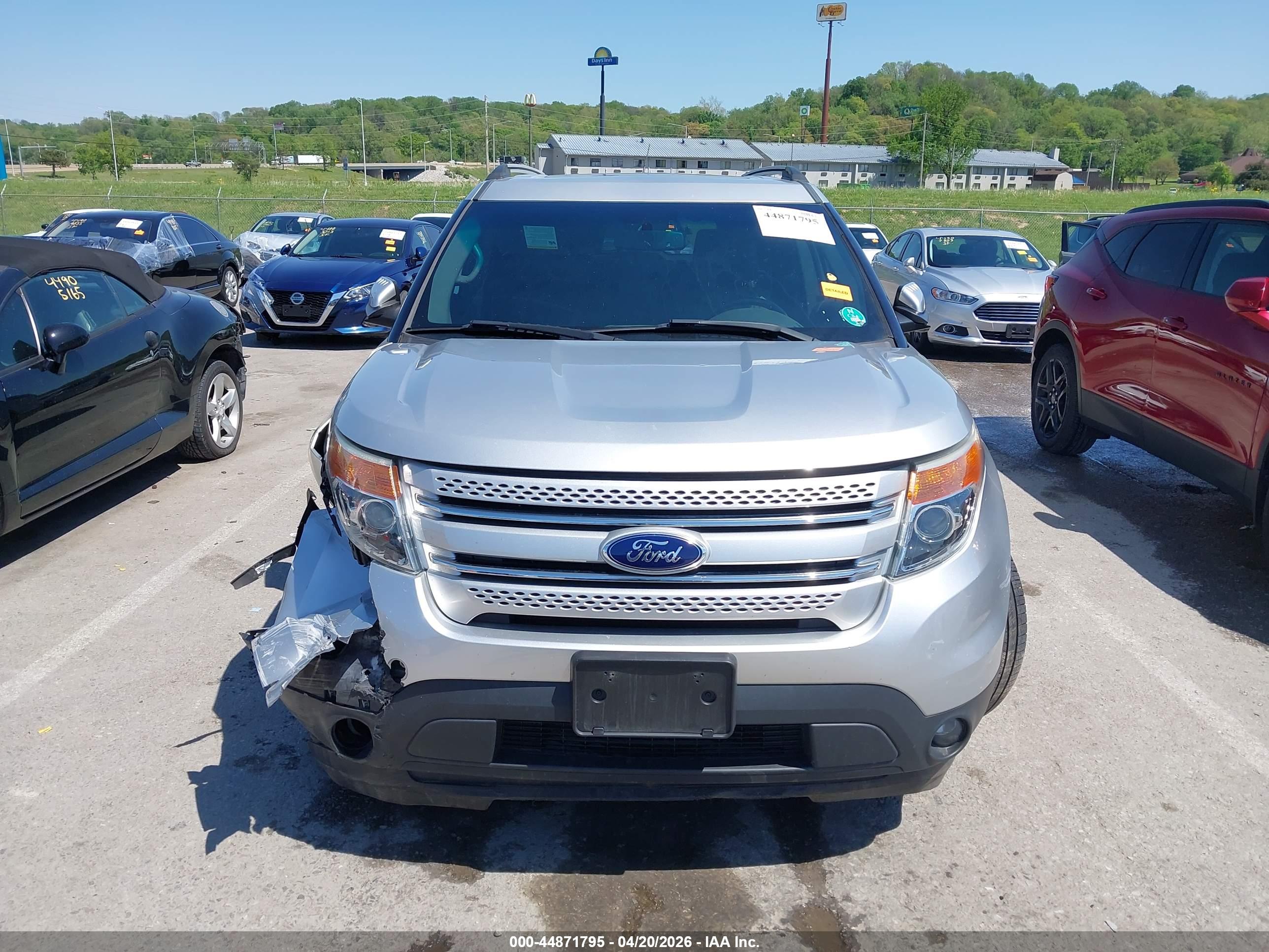 FORD EXPLORER image 6