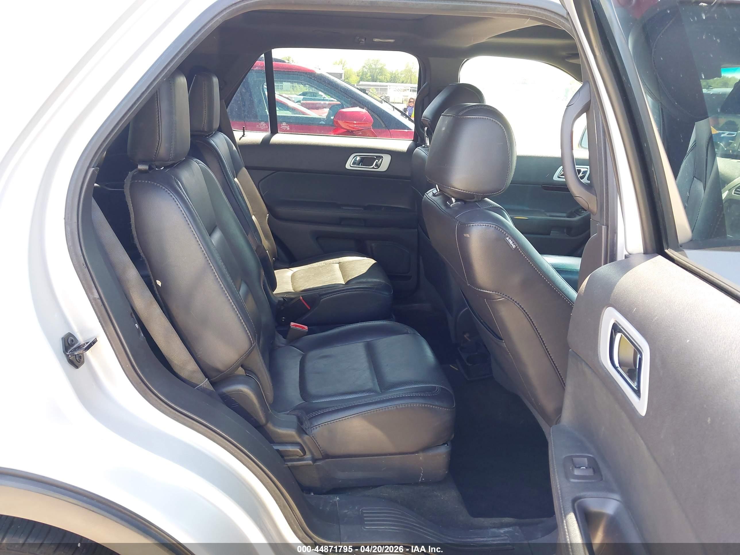 FORD EXPLORER image 8