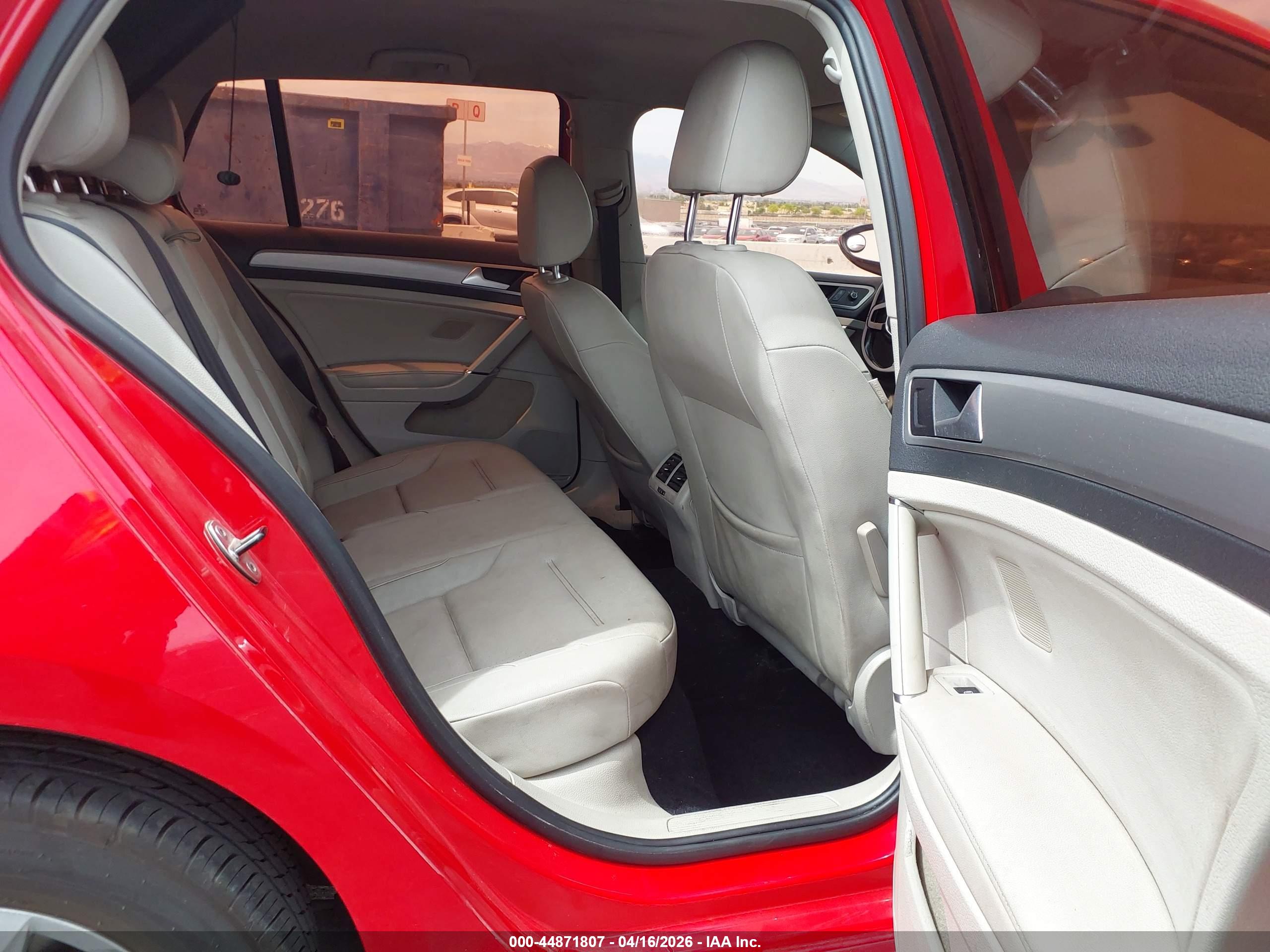 VOLKSWAGEN GOLF image 8