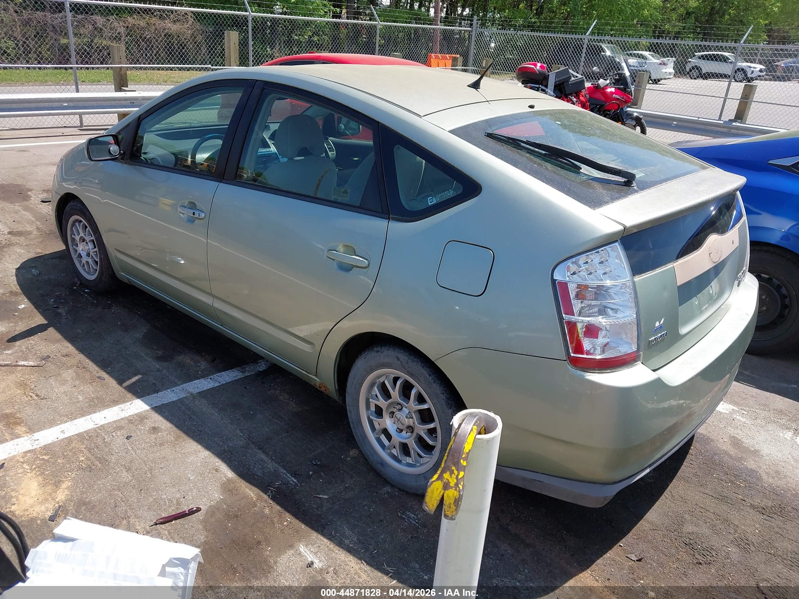 TOYOTA PRIUS image 3