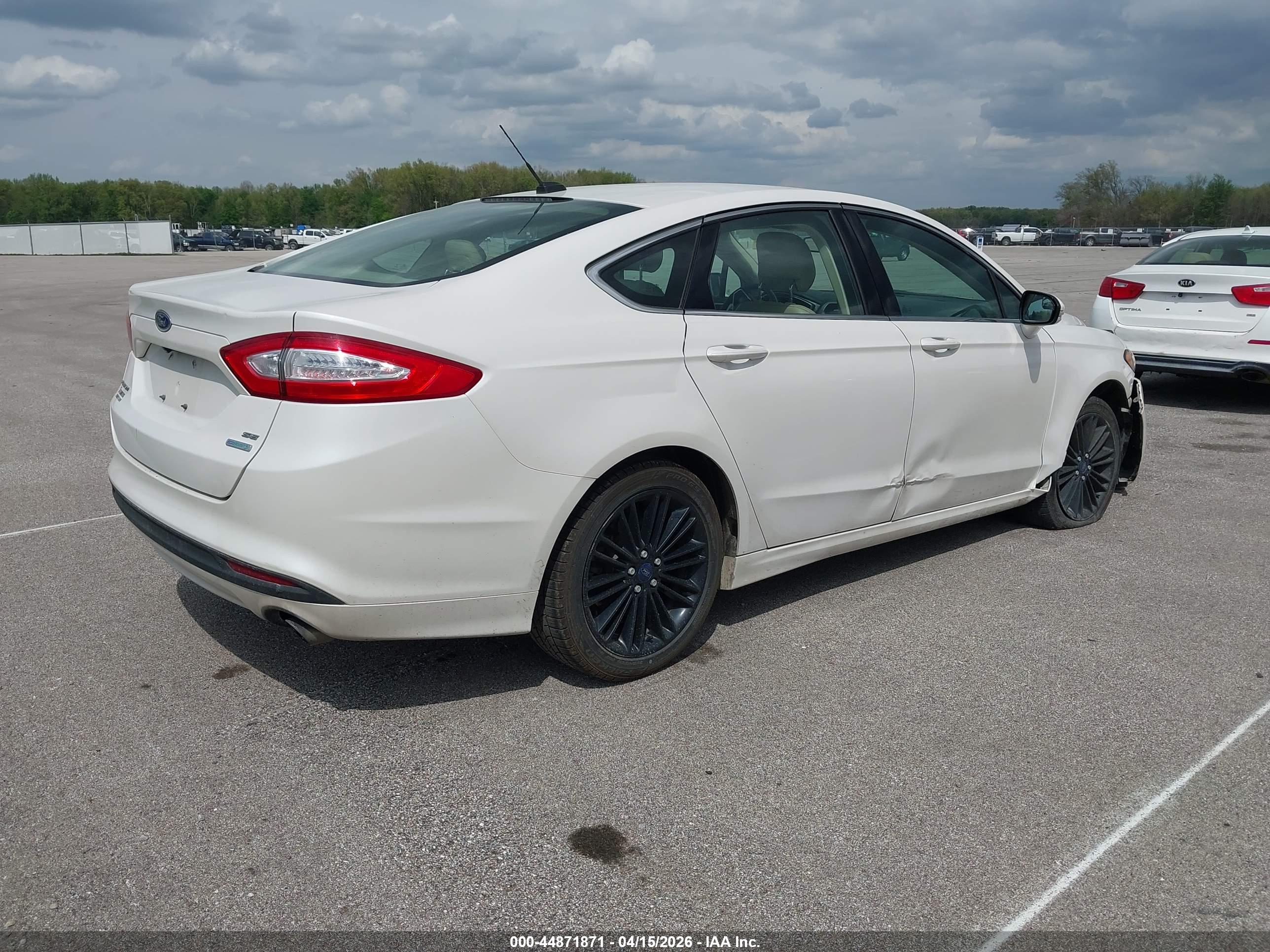 FORD FUSION image 4