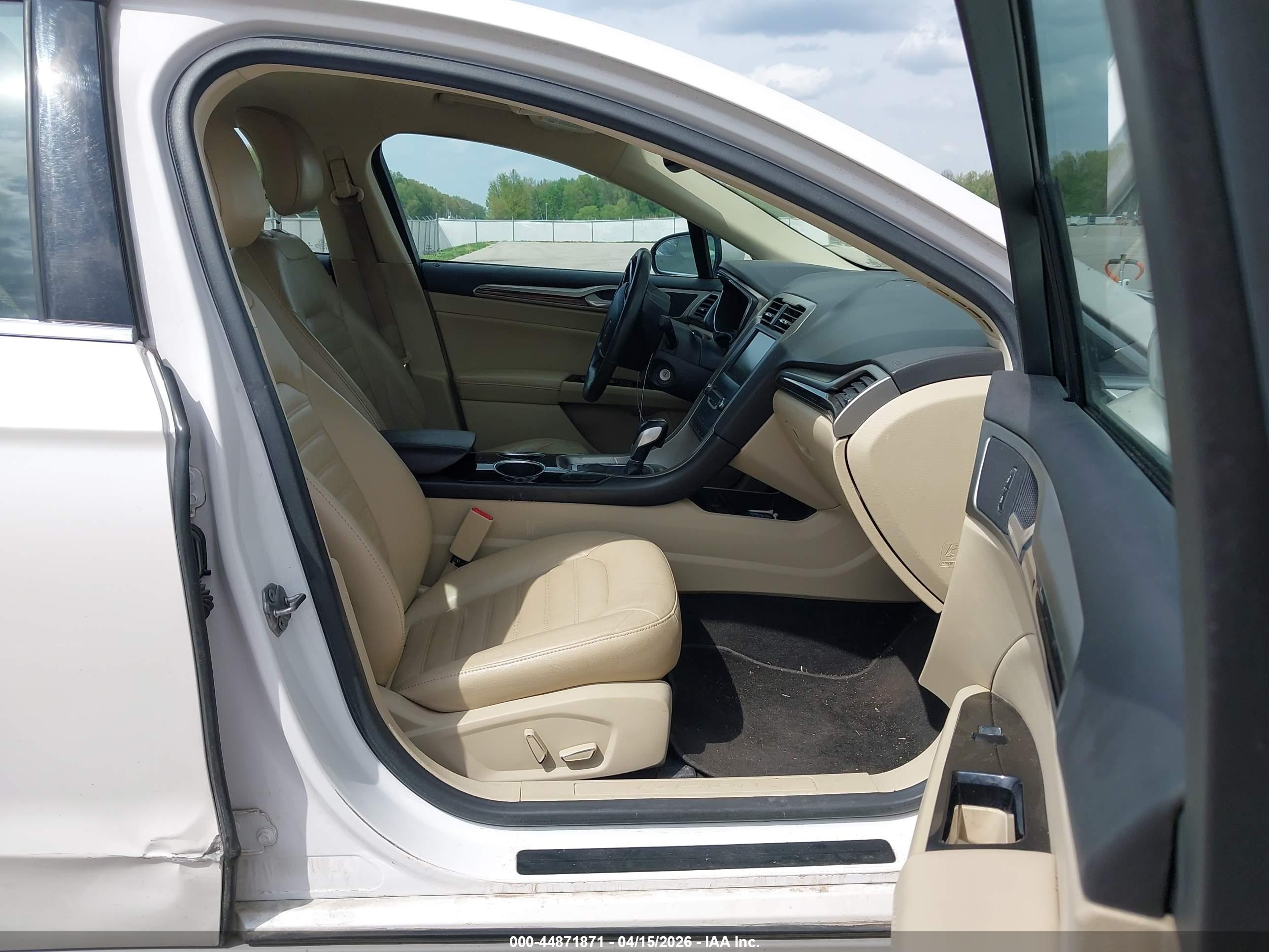 FORD FUSION image 5