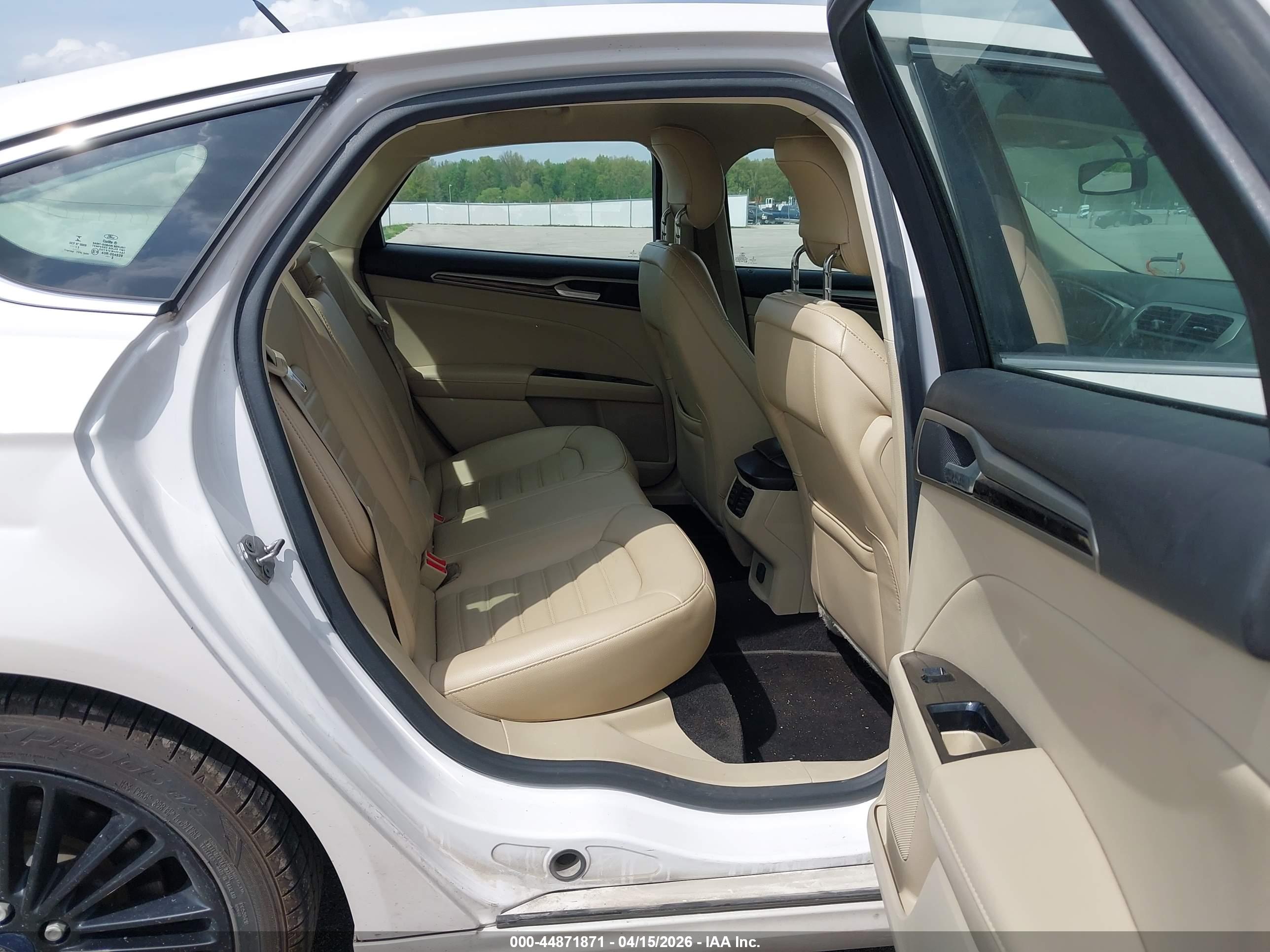 FORD FUSION image 8
