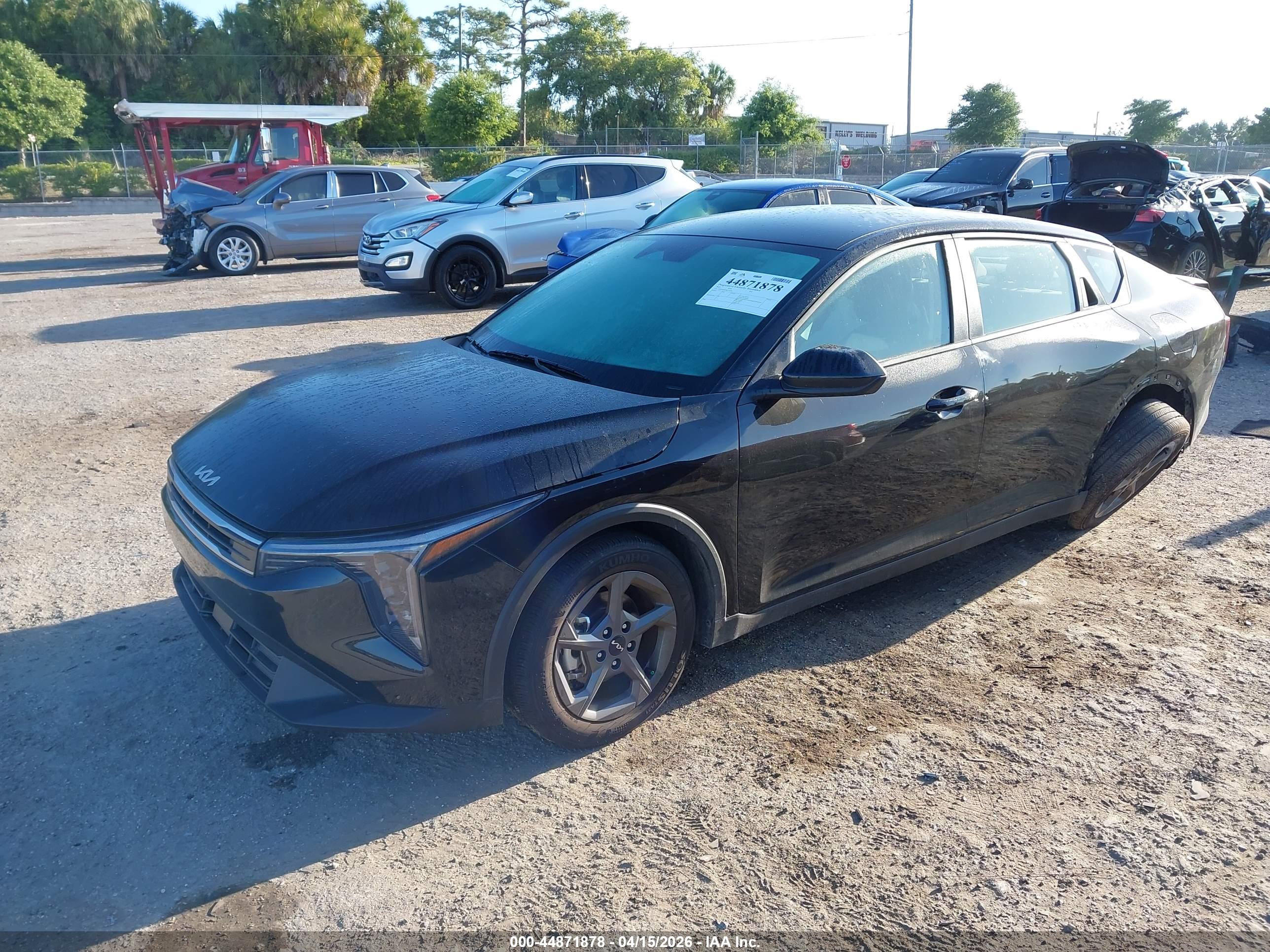 KIA K4 image 2