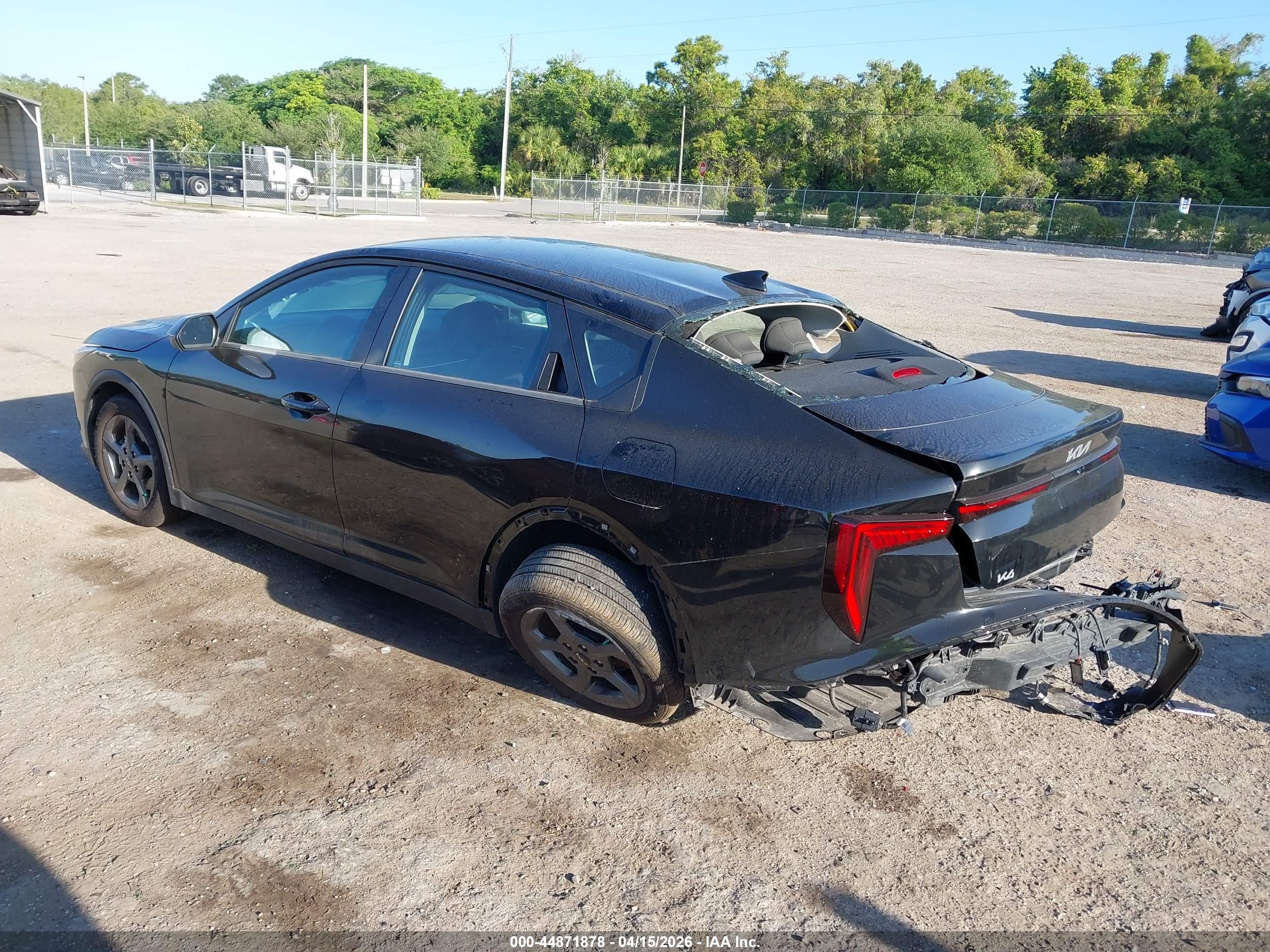 KIA K4 image 3