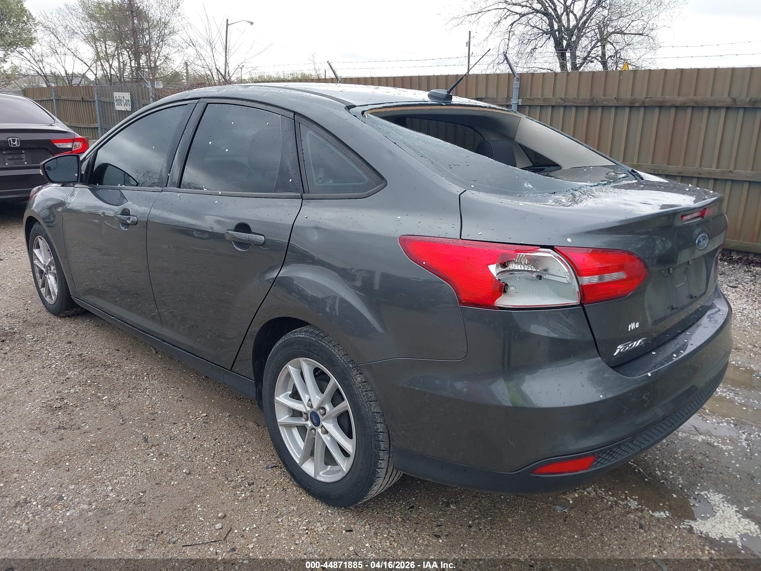 FORD FOCUS image 3