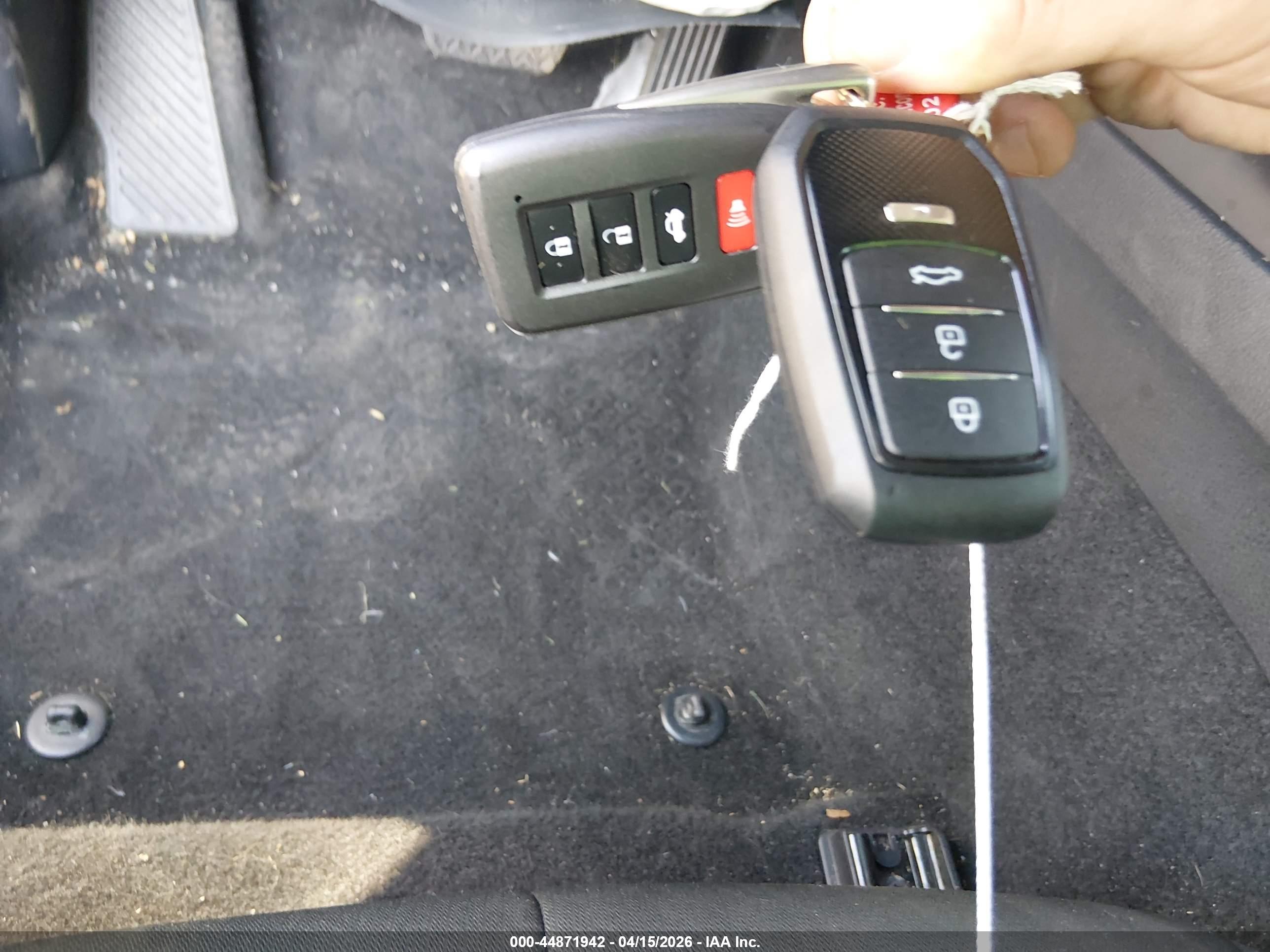 TOYOTA CAMRY image 11