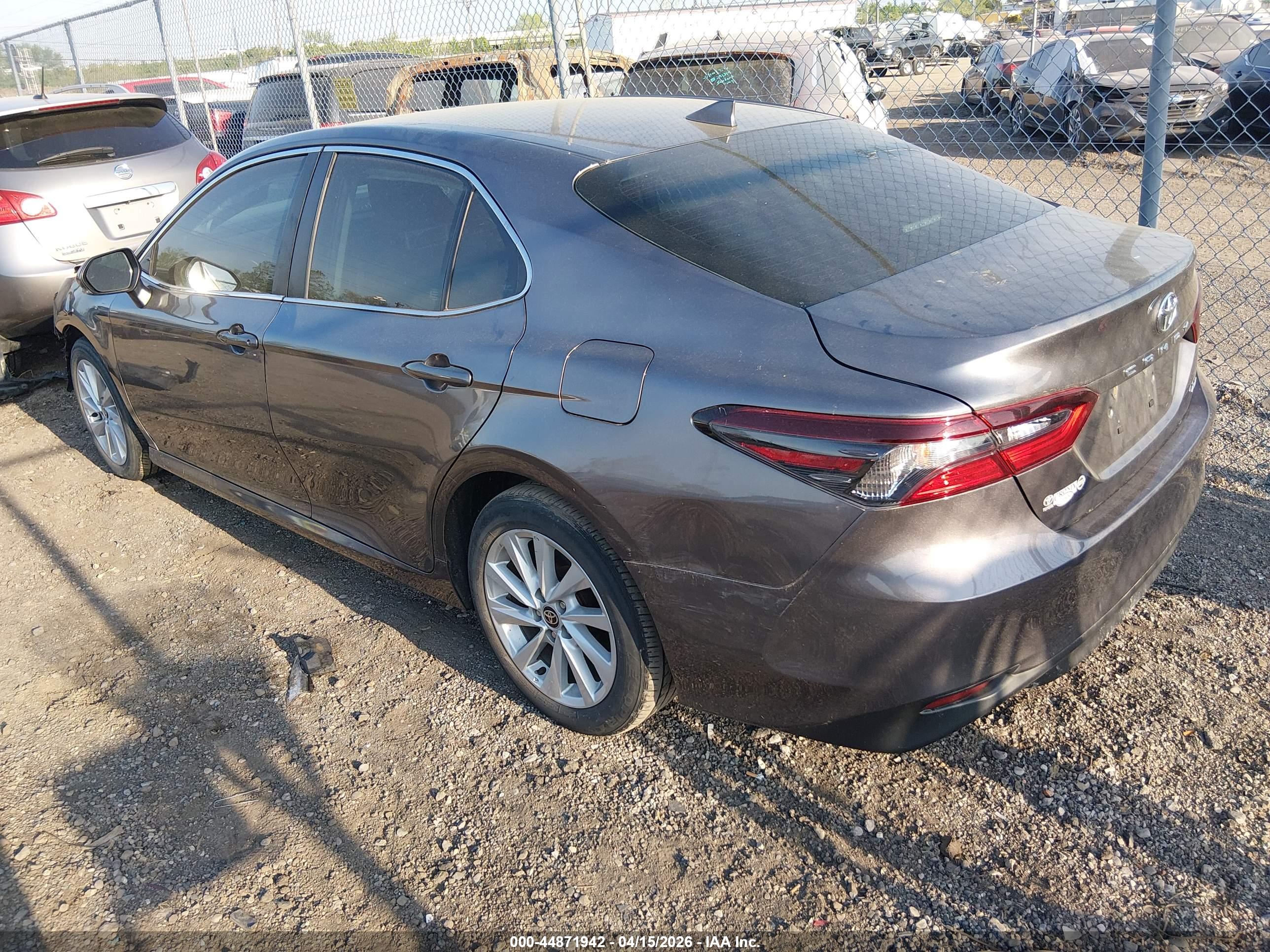 TOYOTA CAMRY image 3