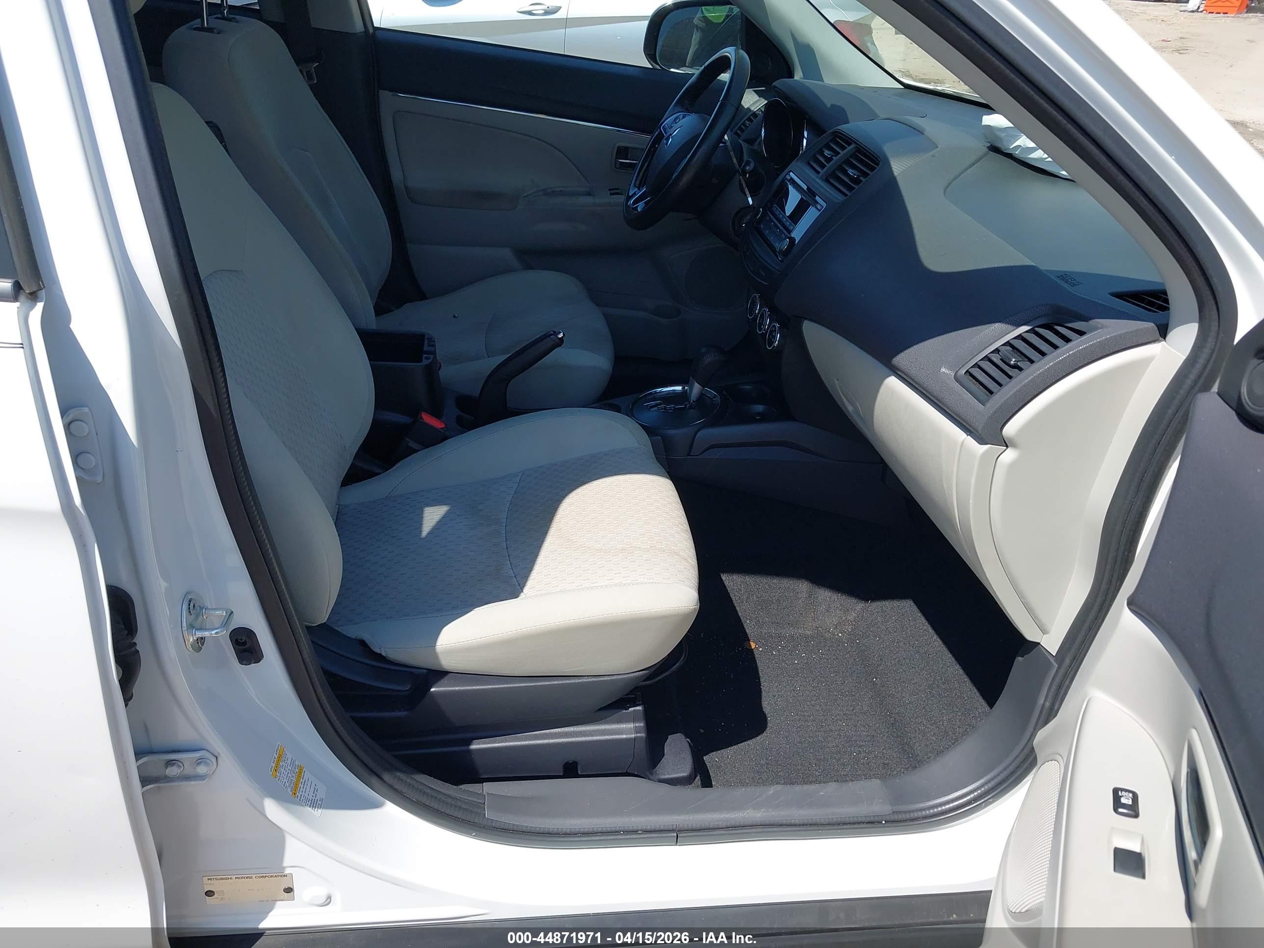MITSUBISHI OUTLANDER image 5