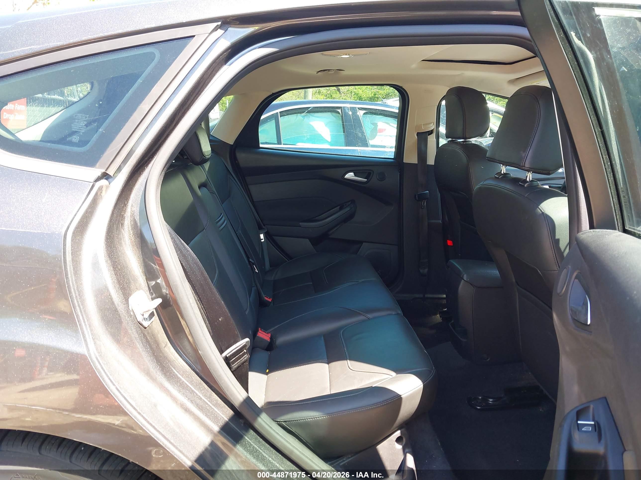 FORD FOCUS image 8