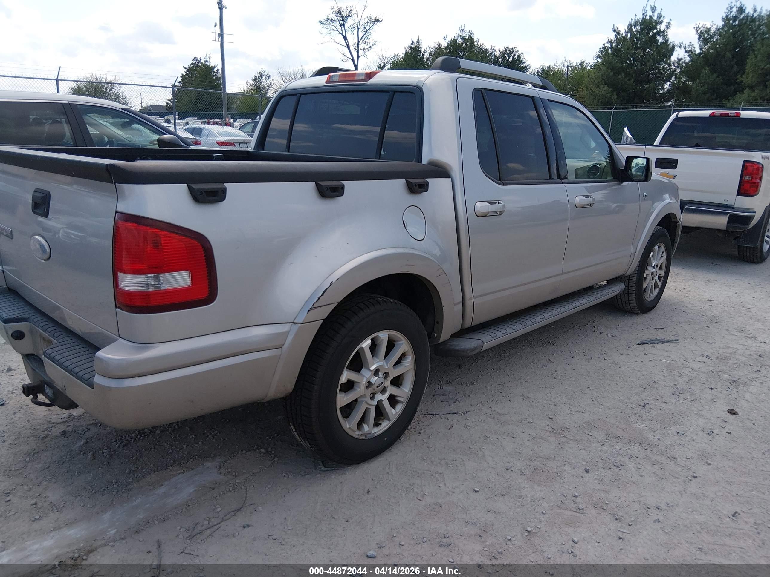 FORD EXPLORER image 4