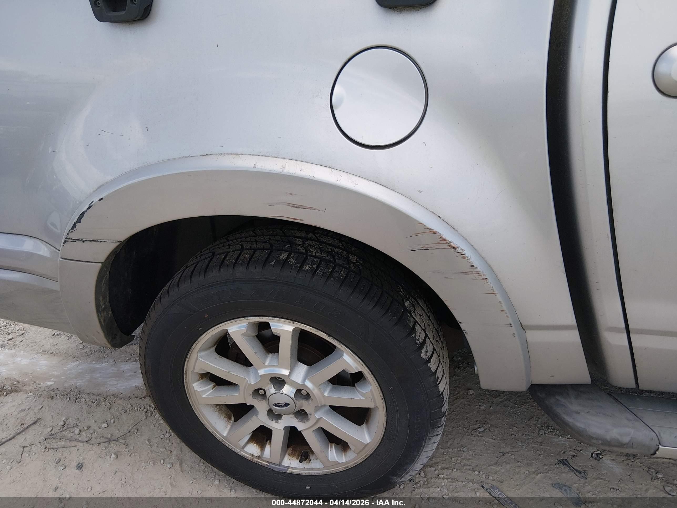 FORD EXPLORER image 6