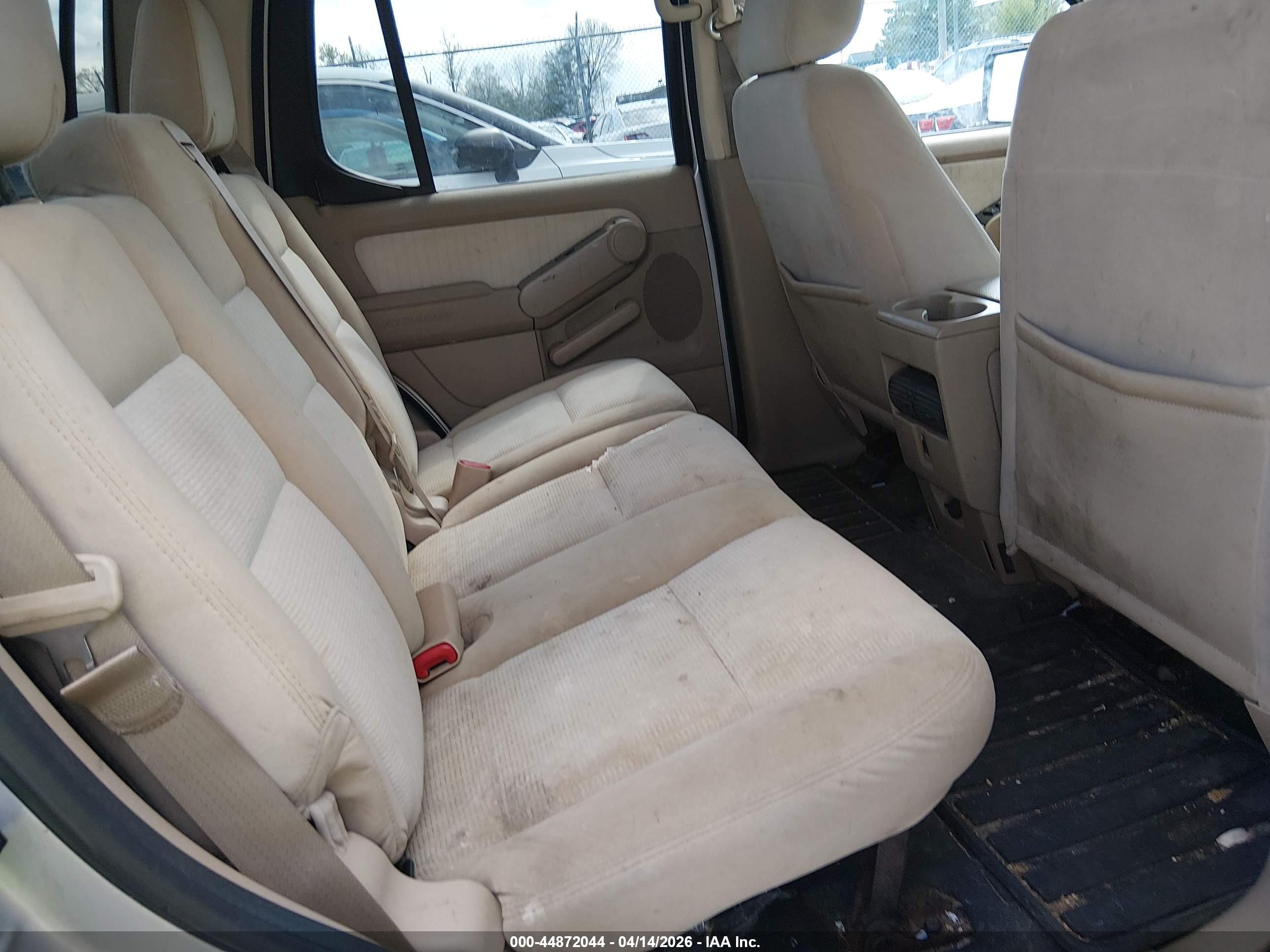 FORD EXPLORER image 8