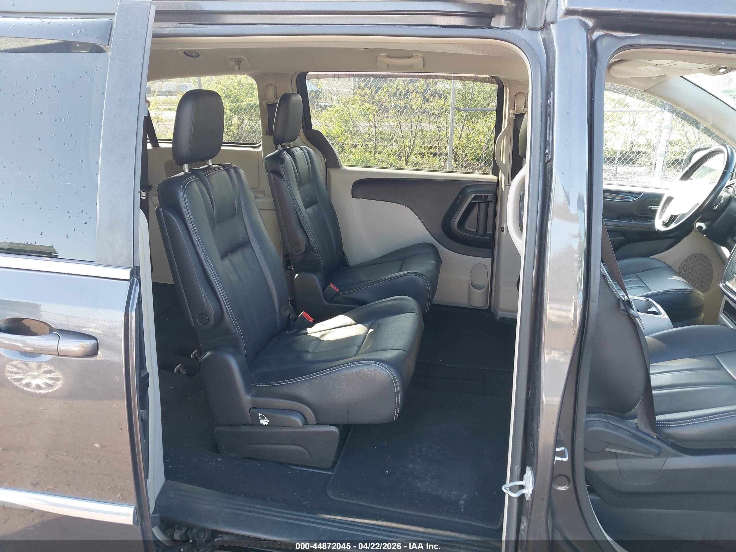 CHRYSLER TOWN image 8