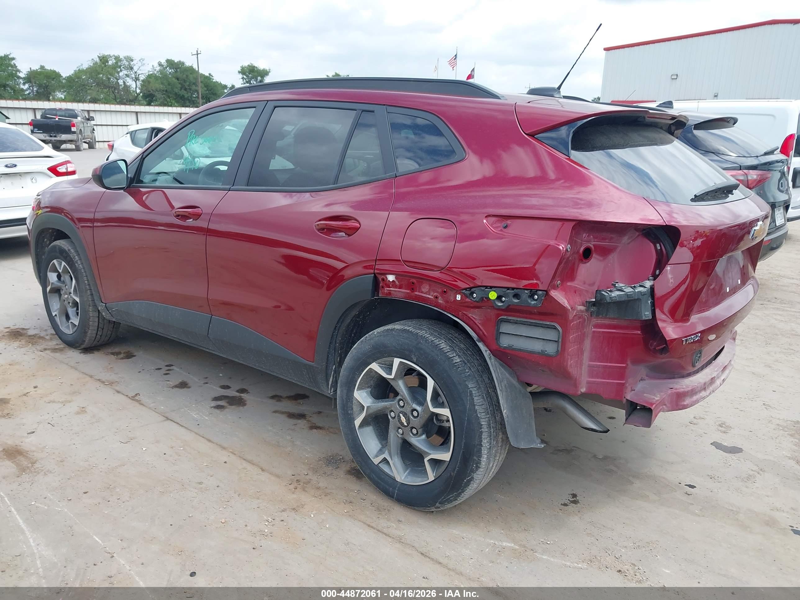 CHEVROLET TRAX image 3