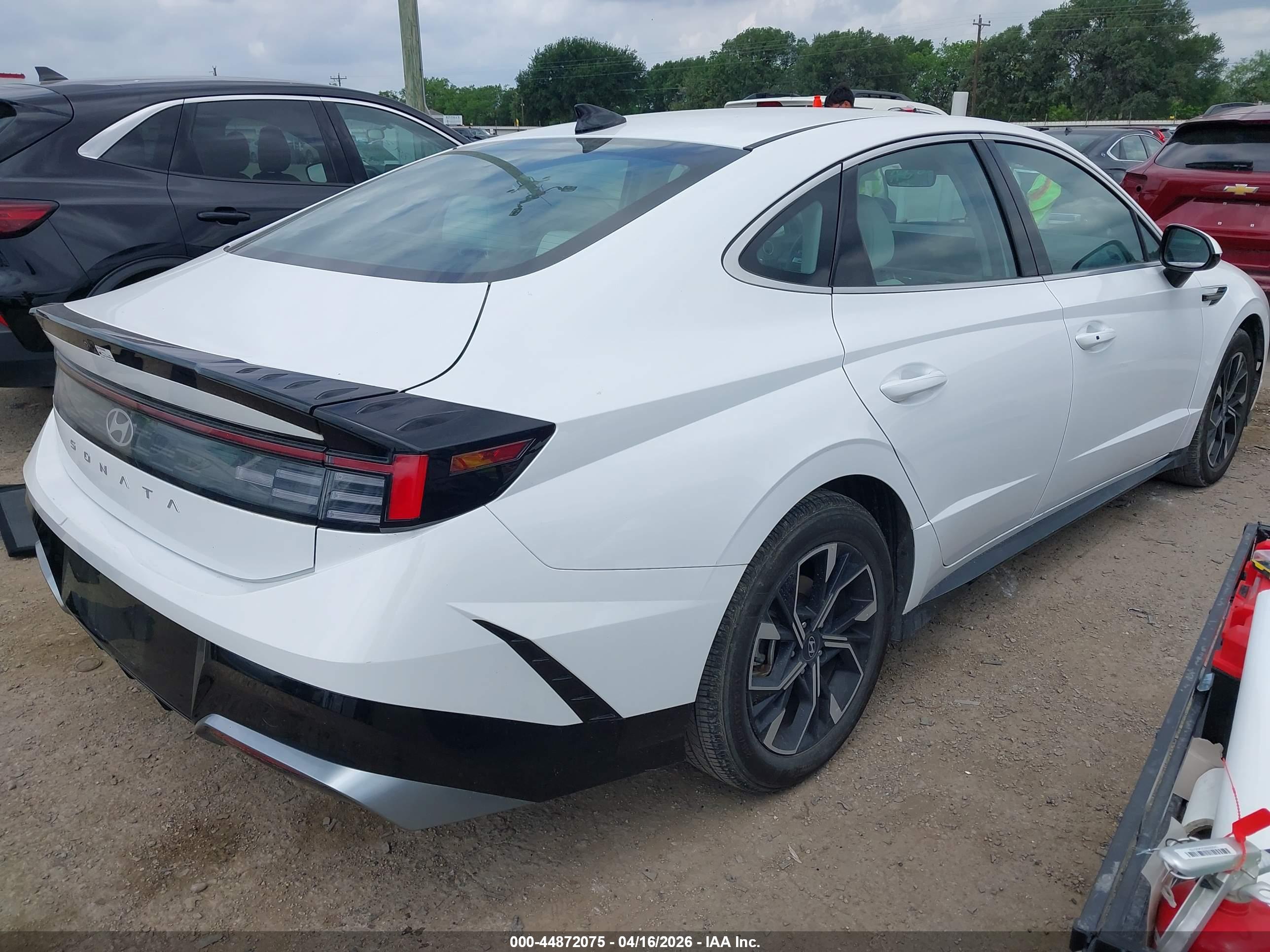 HYUNDAI SONATA image 4