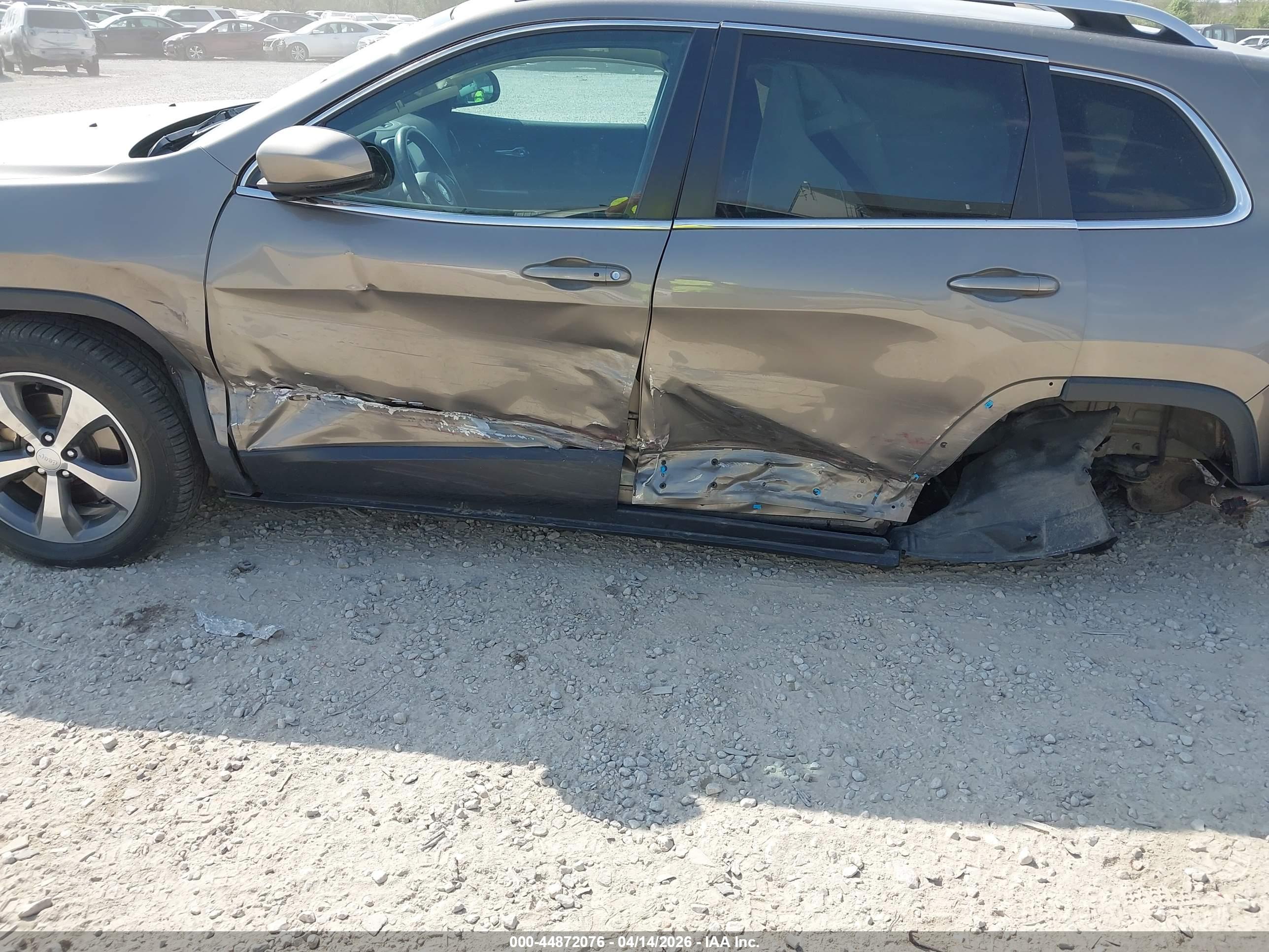 JEEP CHEROKEE image 6