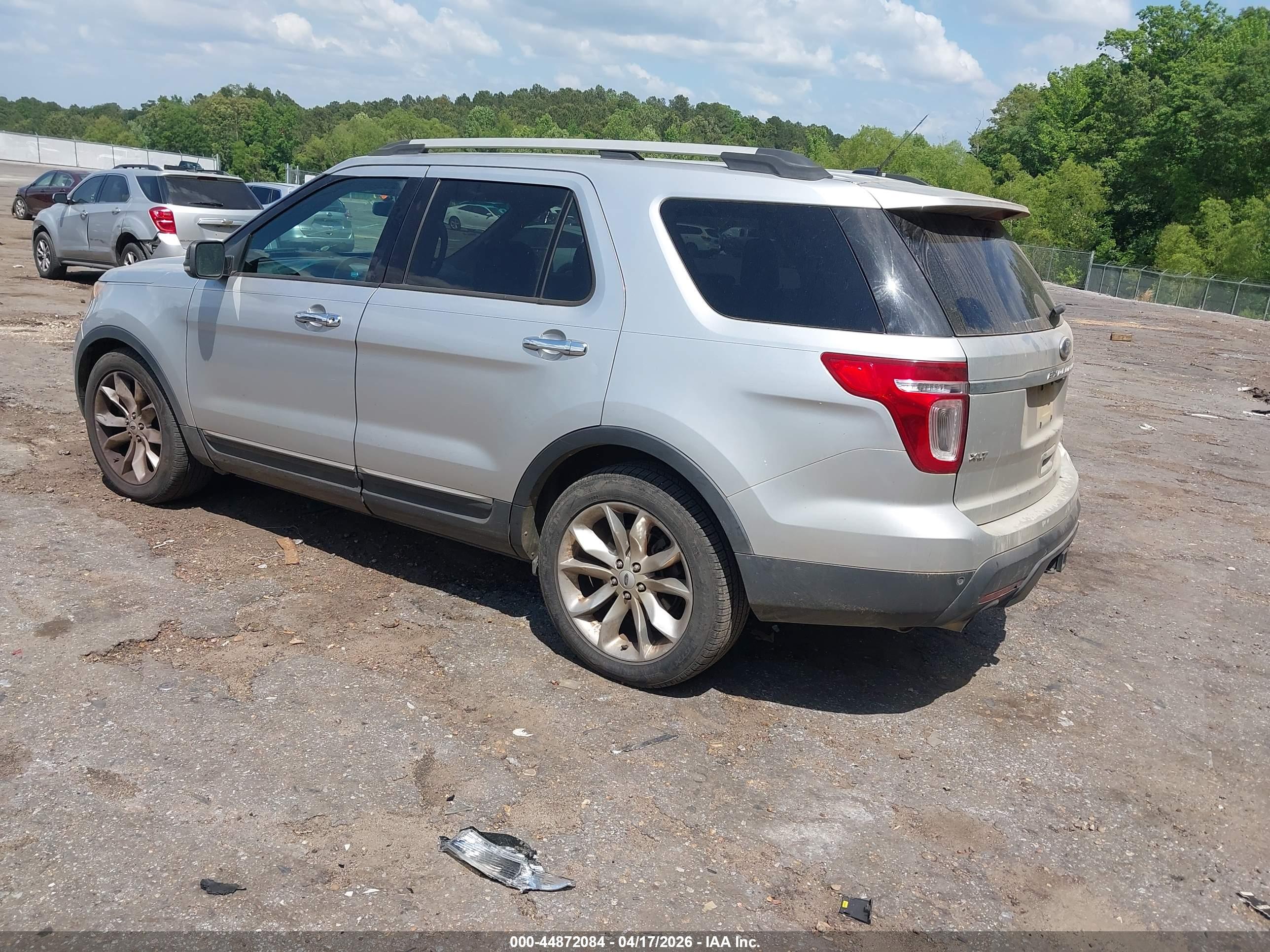 FORD EXPLORER image 3