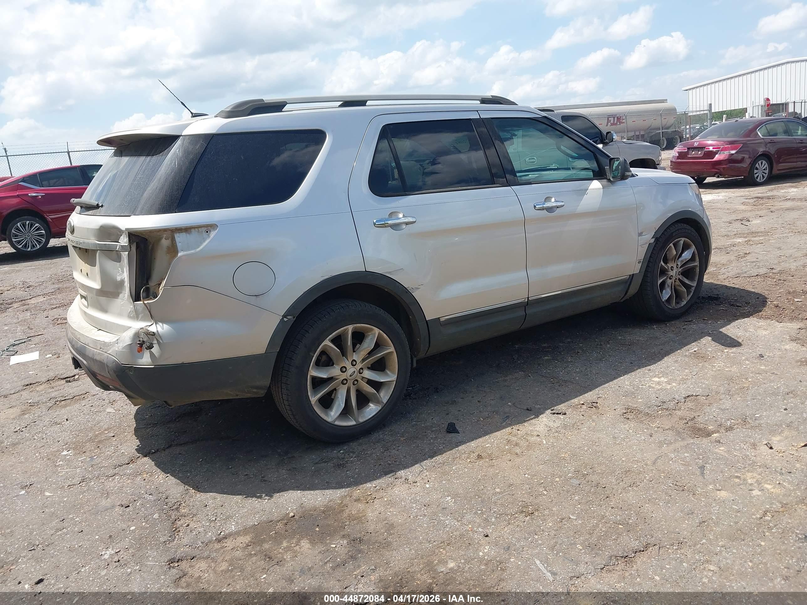 FORD EXPLORER image 4