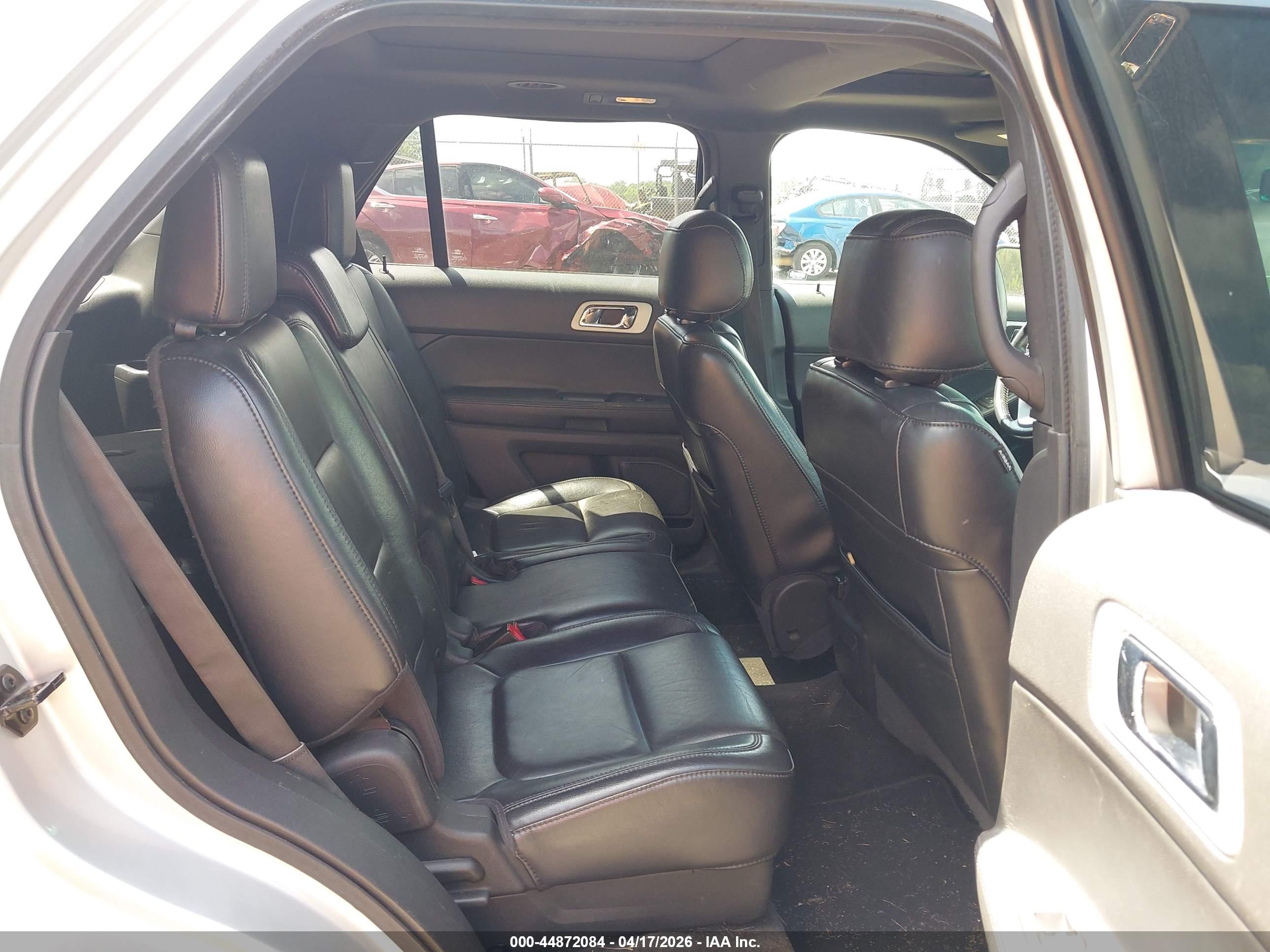 FORD EXPLORER image 8