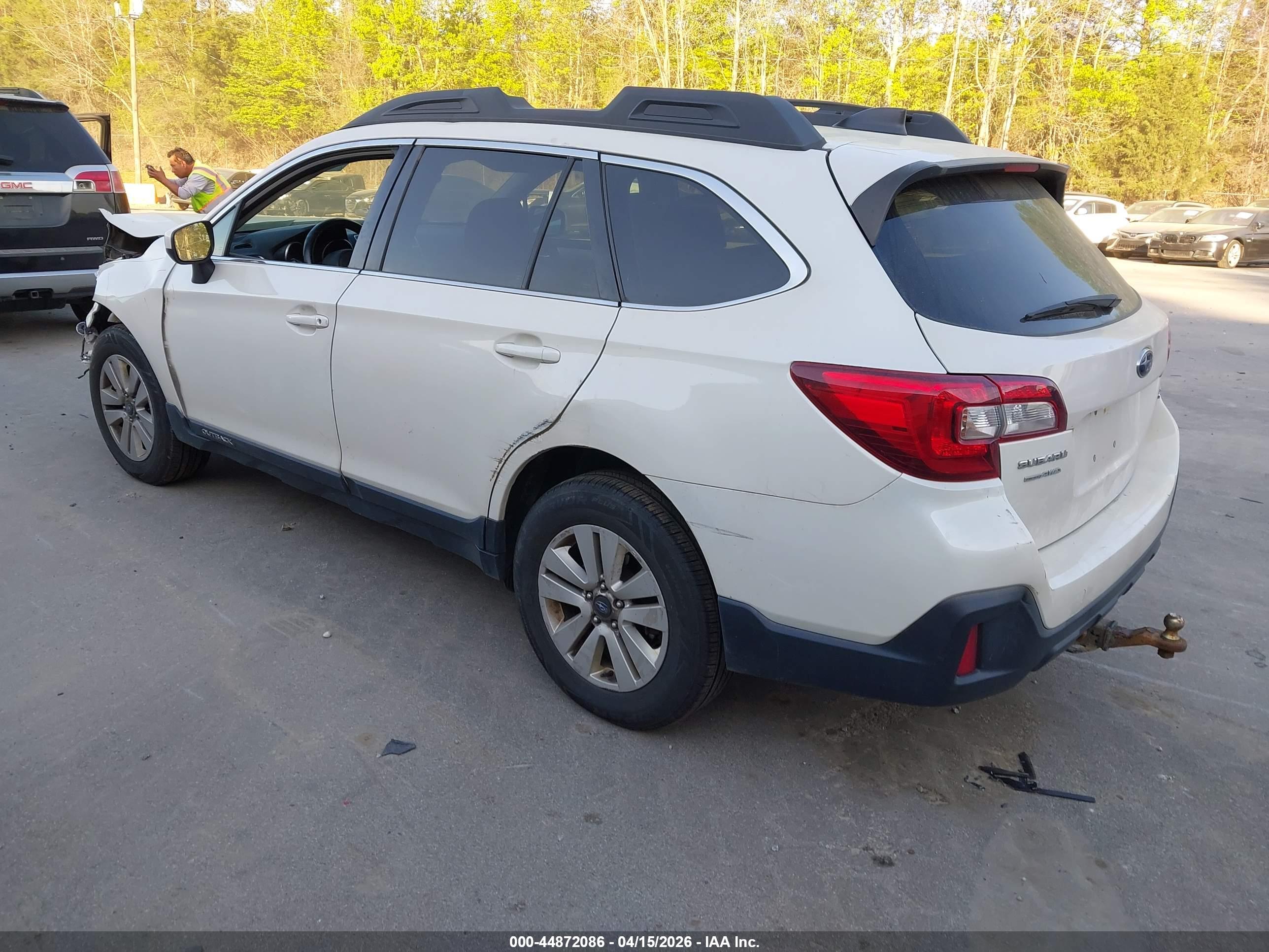 SUBARU OUTBACK image 3