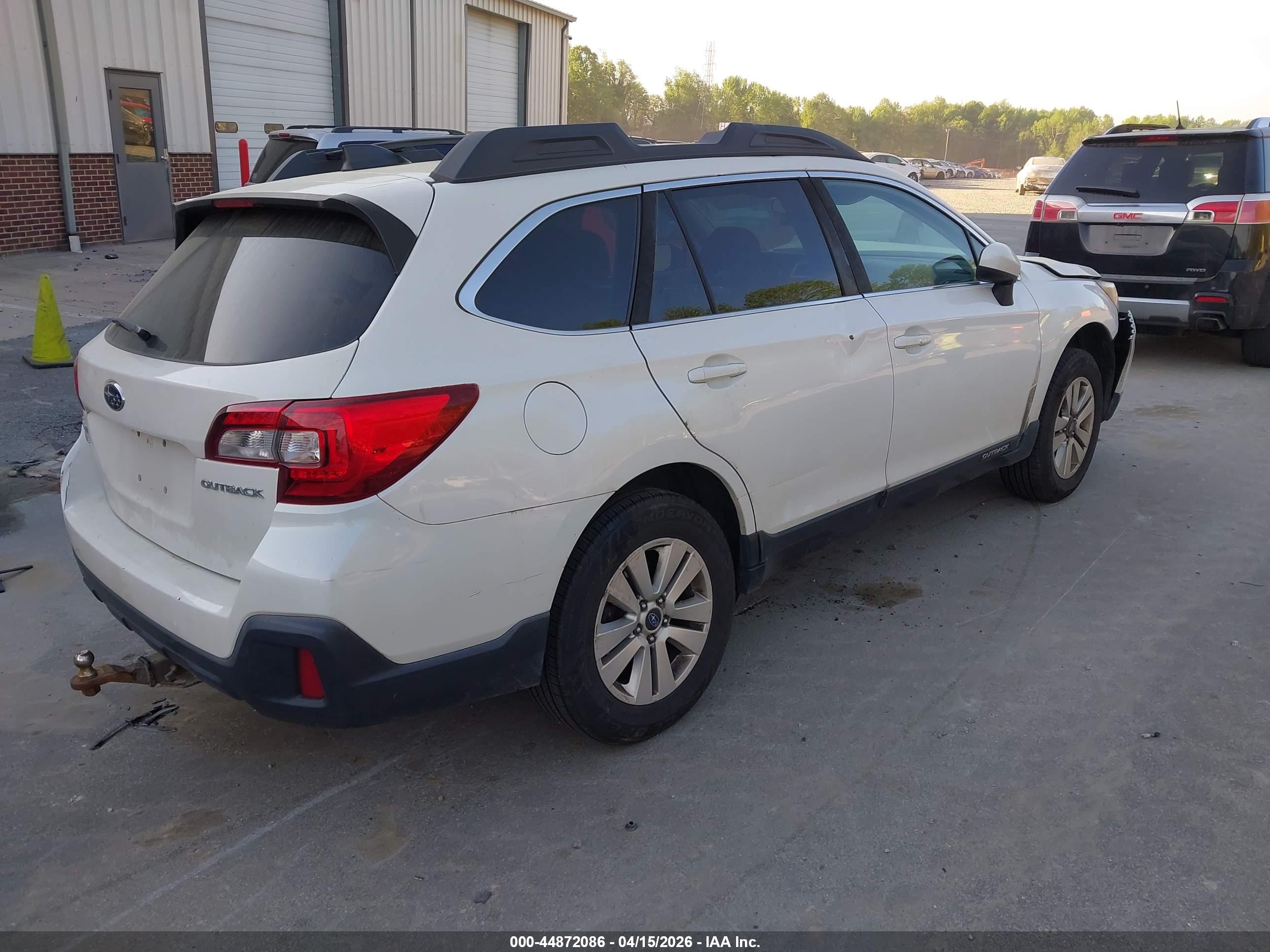 SUBARU OUTBACK image 4