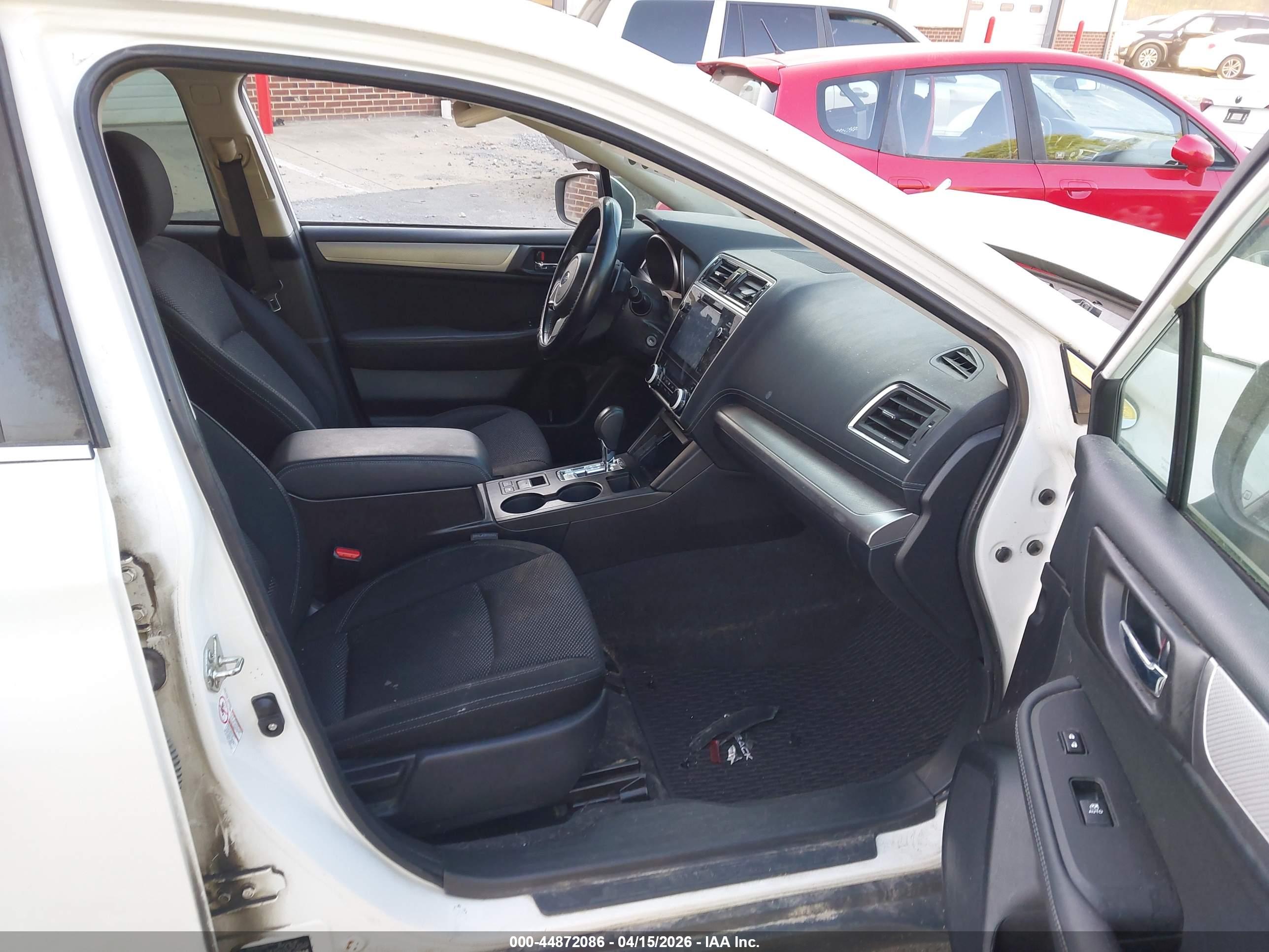 SUBARU OUTBACK image 5