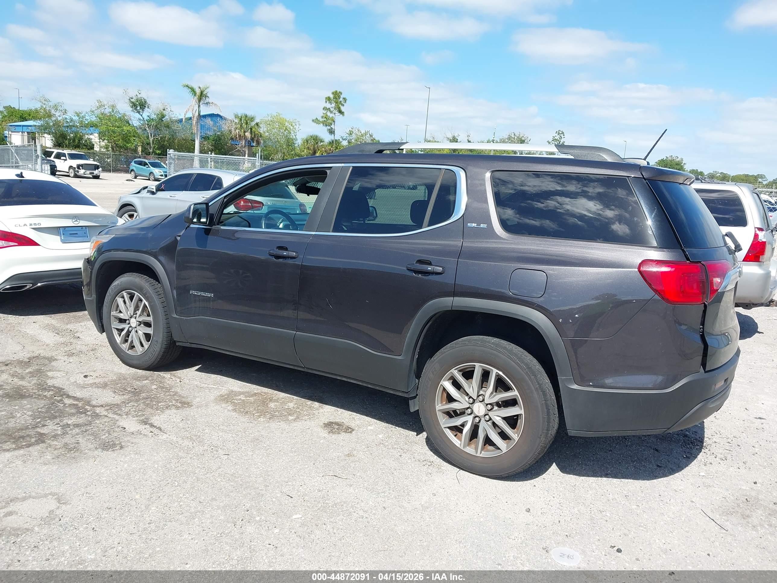 GMC ACADIA image 3
