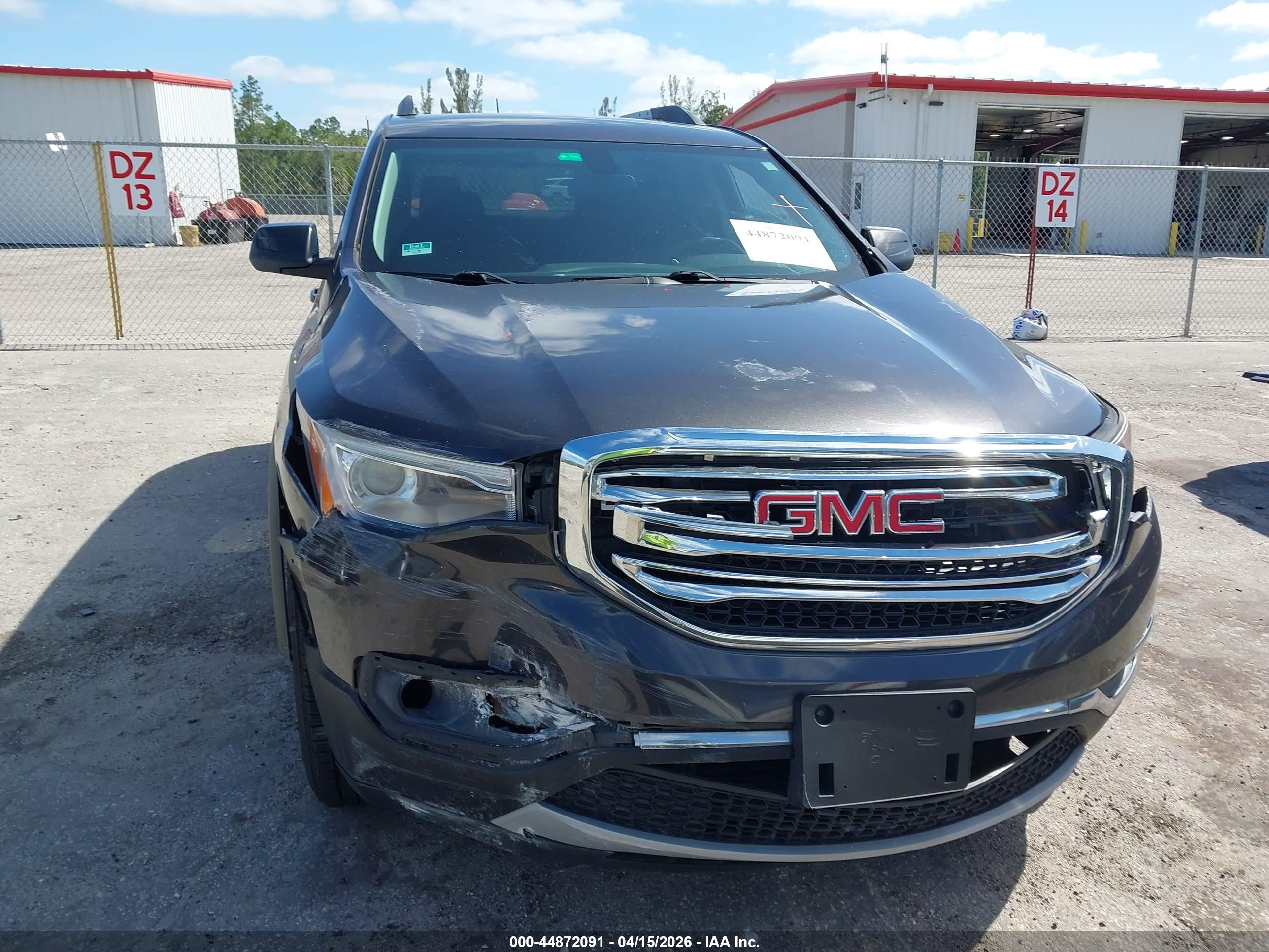 GMC ACADIA image 6