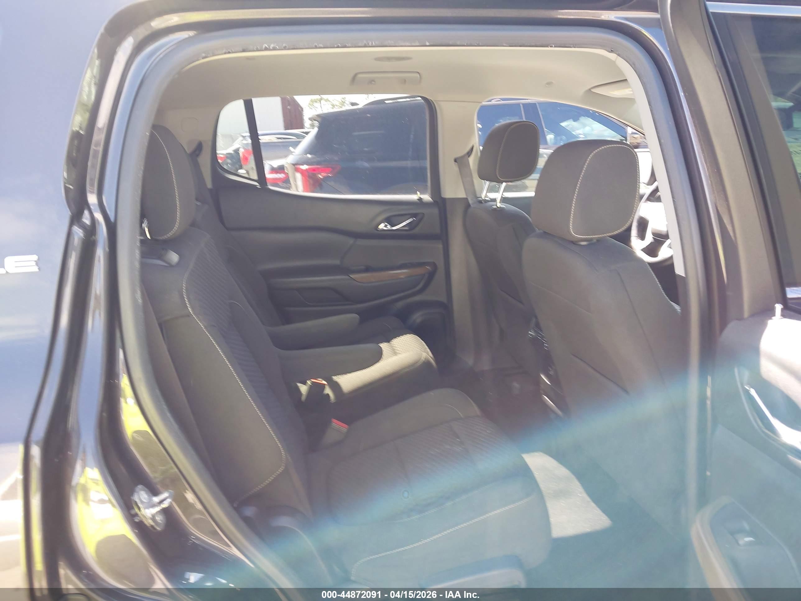 GMC ACADIA image 8
