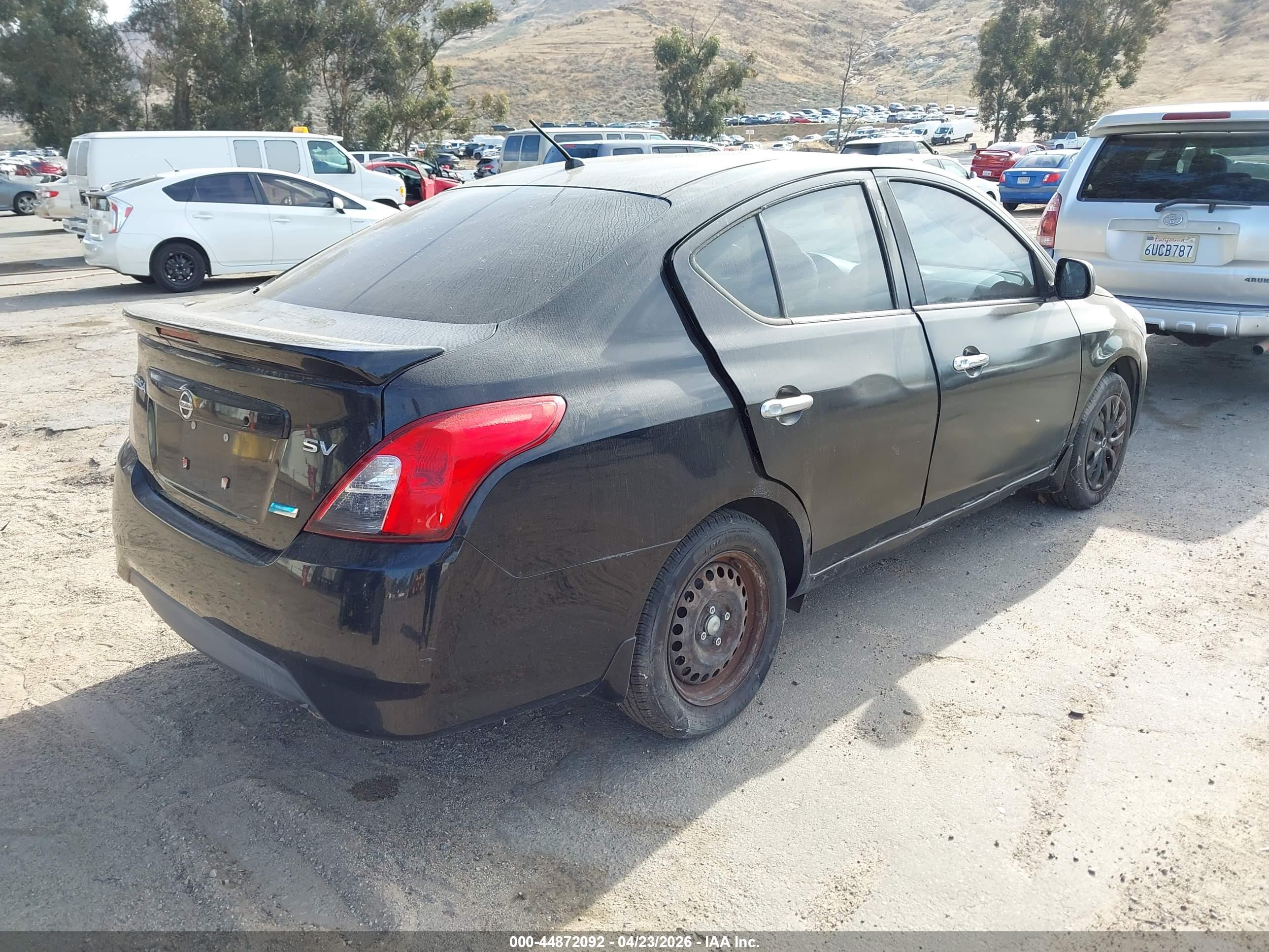 NISSAN VERSA image 4