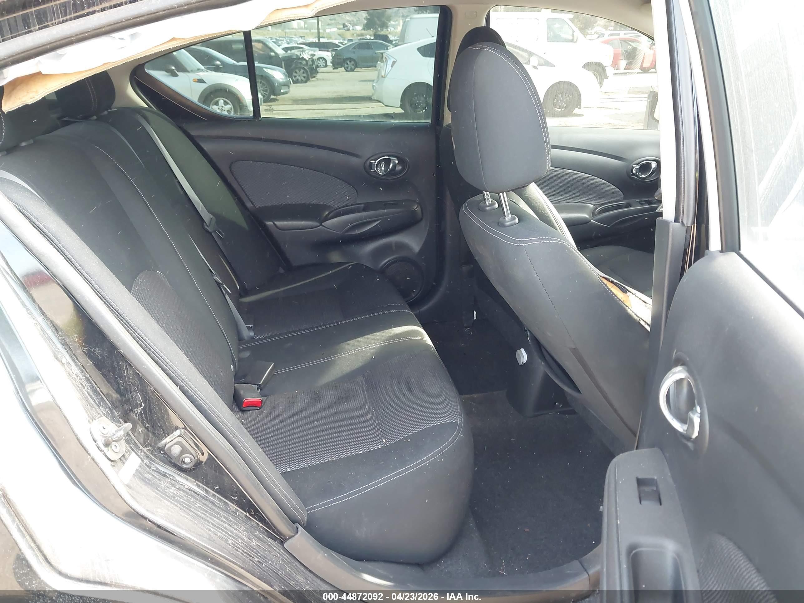 NISSAN VERSA image 8