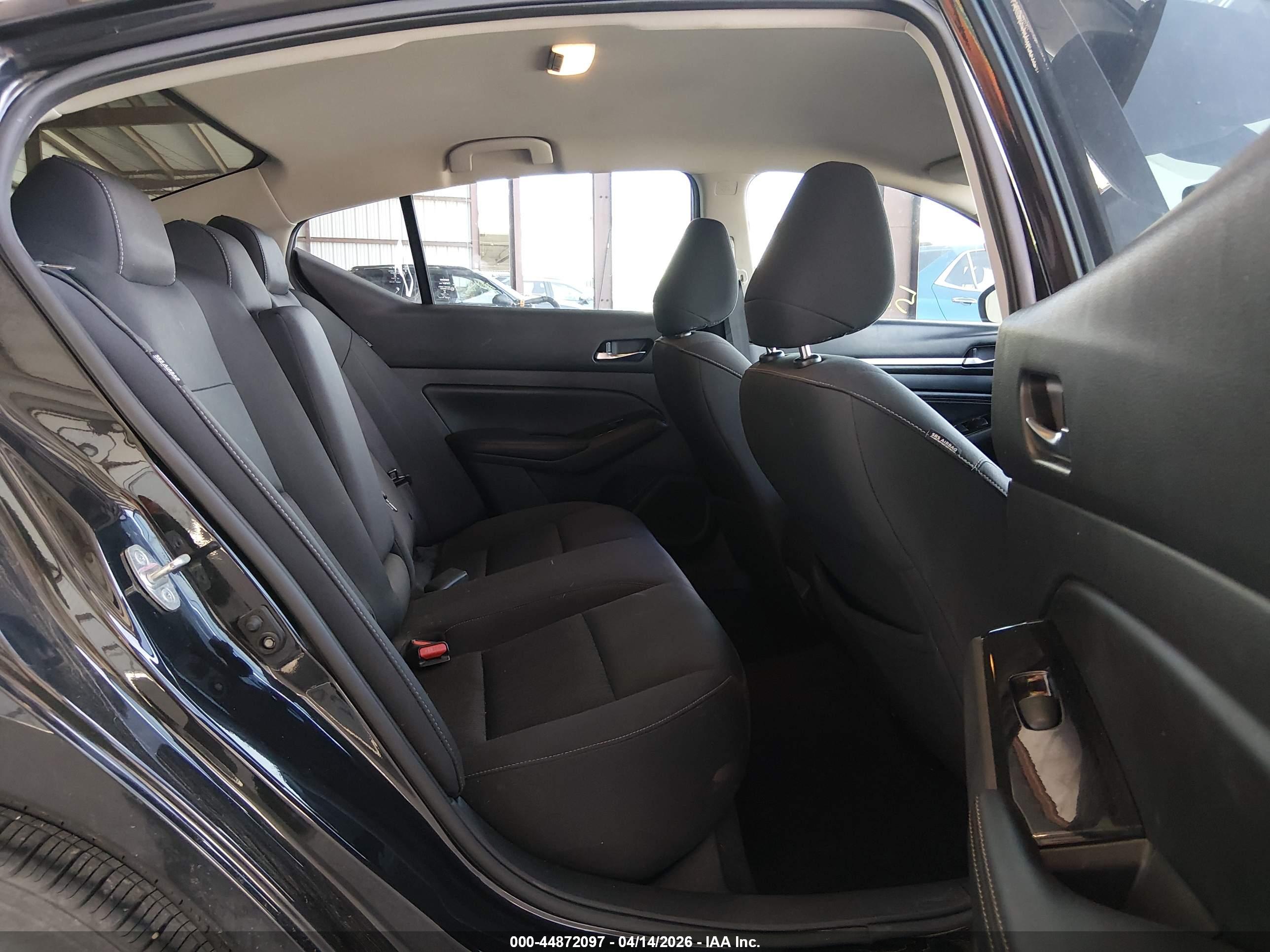 NISSAN ALTIMA image 8