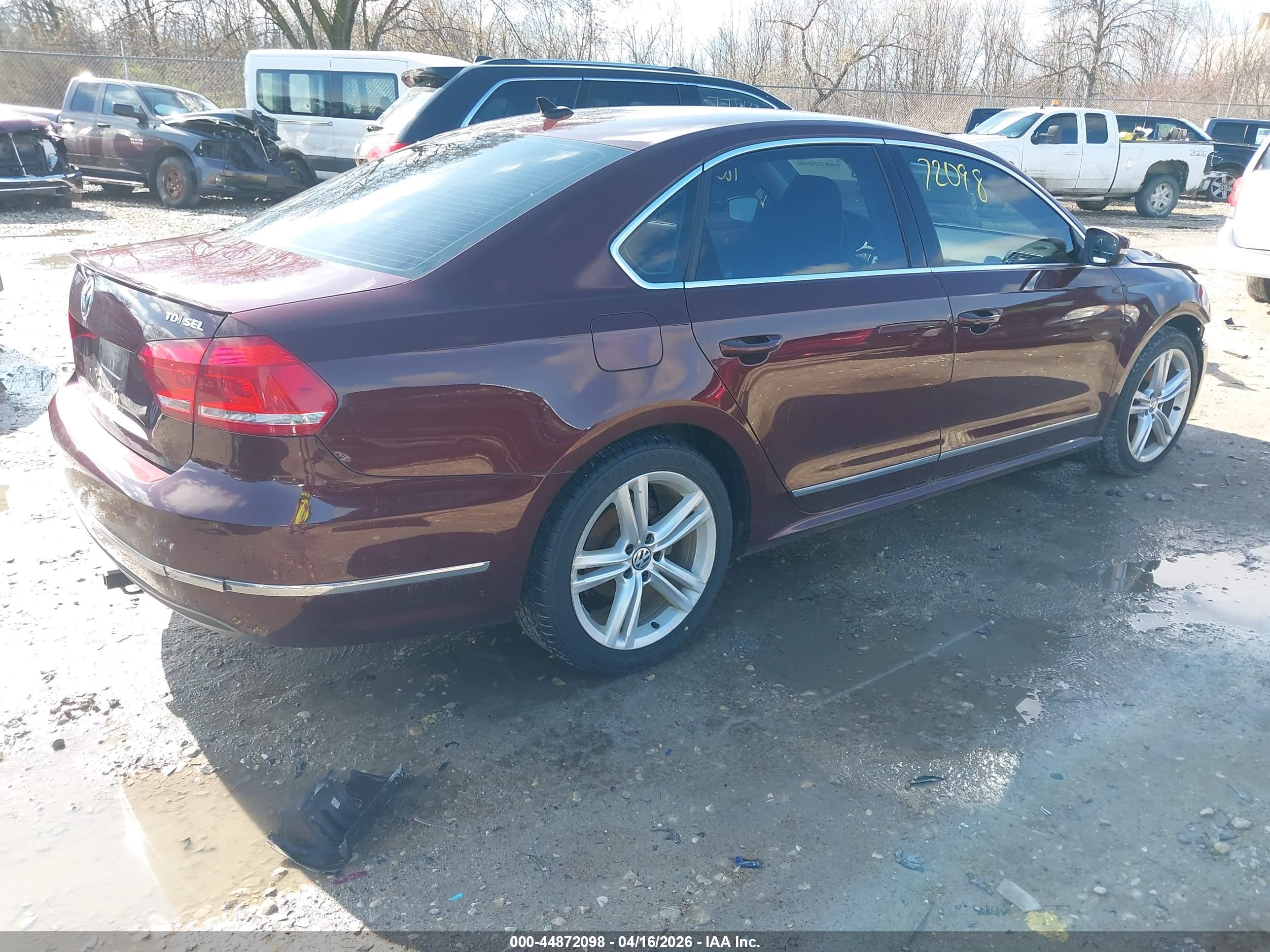 VOLKSWAGEN PASSAT image 4