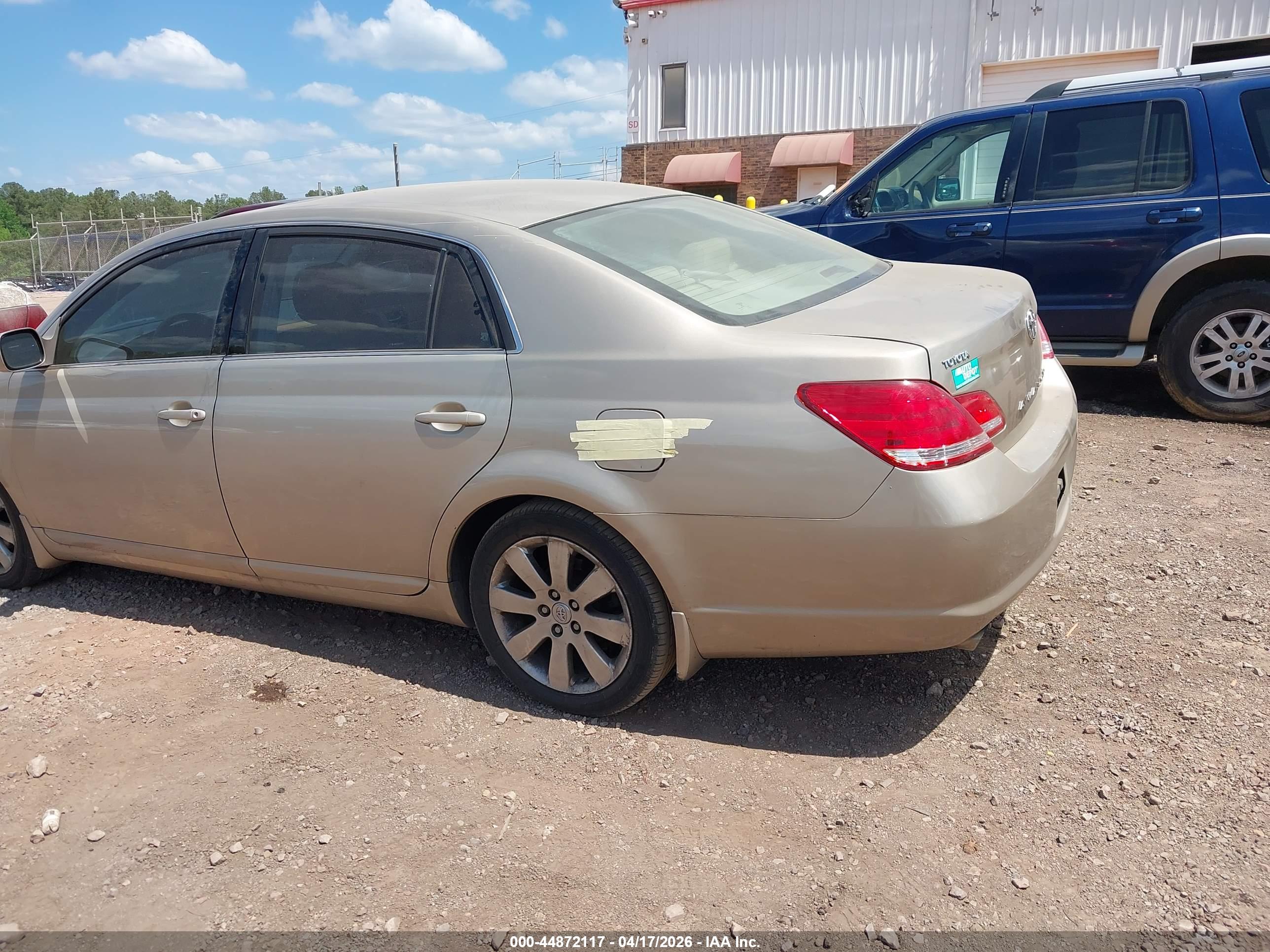 TOYOTA AVALON image 6