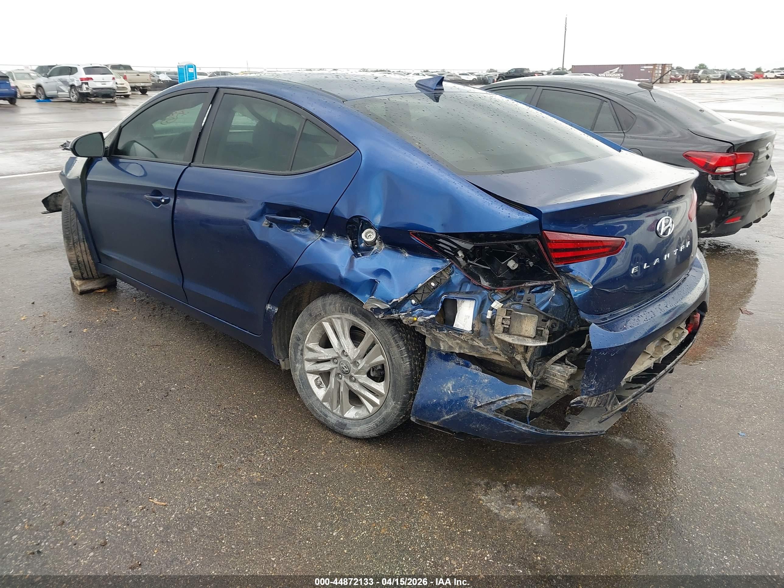 HYUNDAI ELANTRA image 3