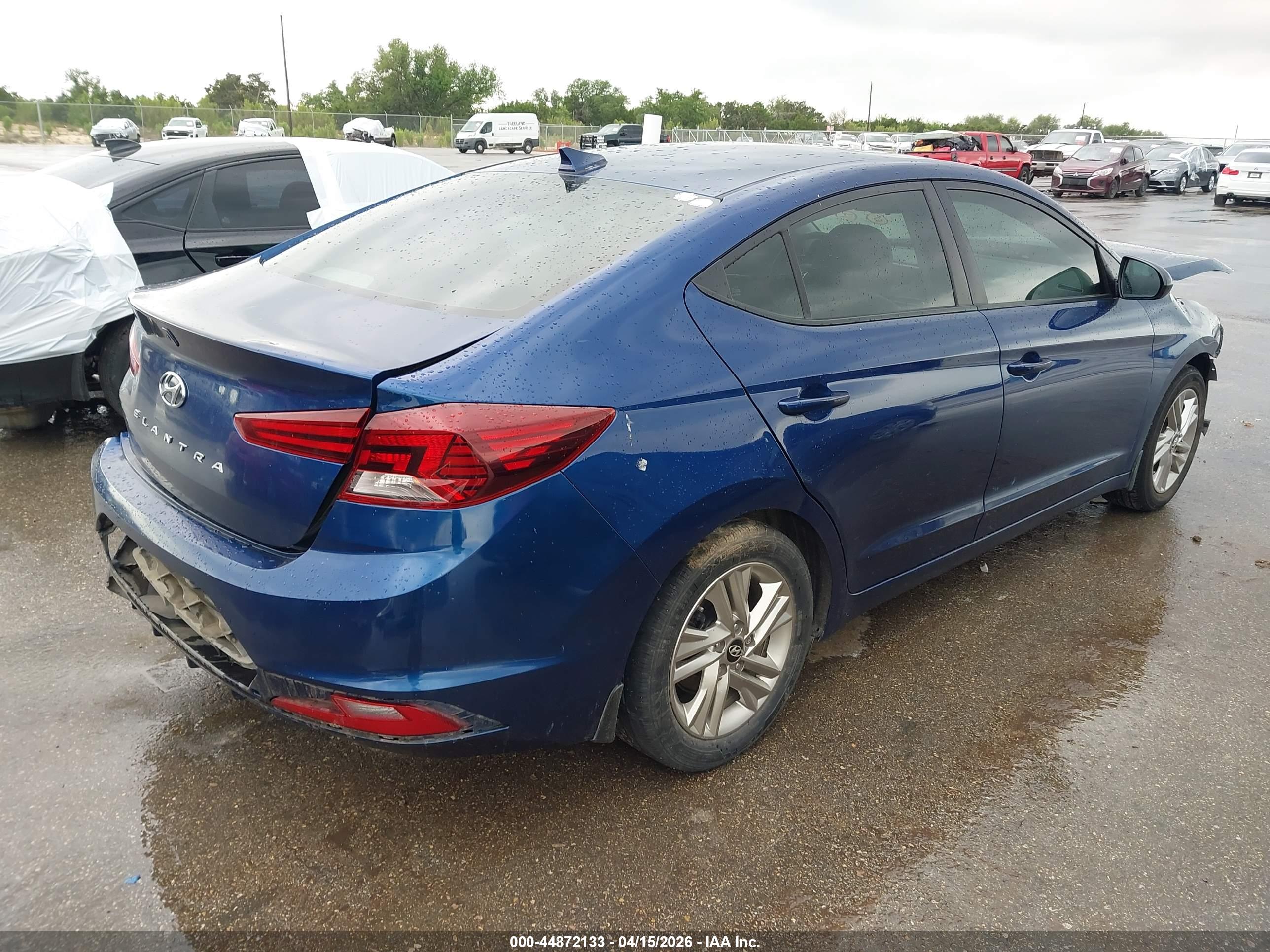 HYUNDAI ELANTRA image 4