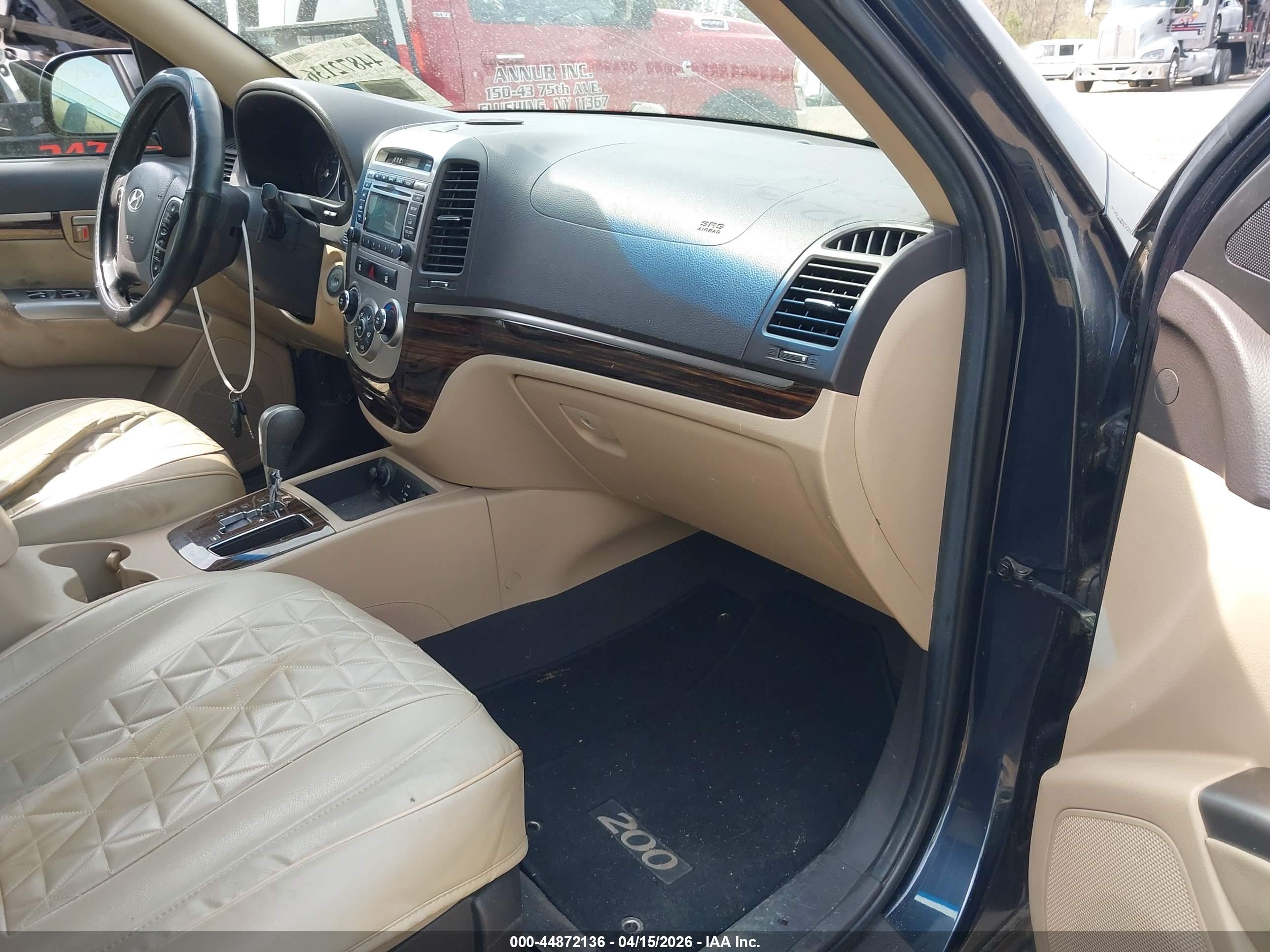 HYUNDAI SANTA image 5
