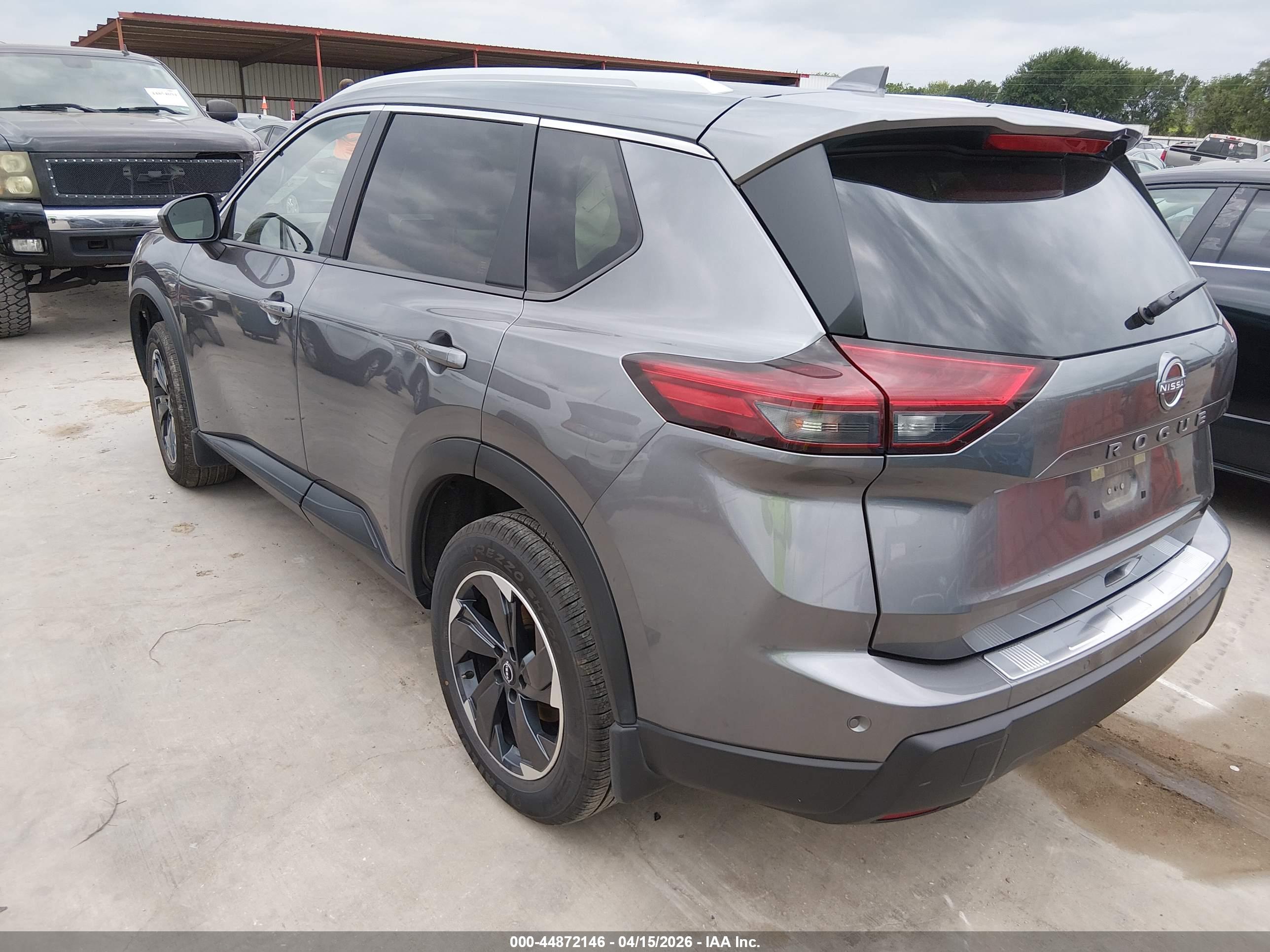 NISSAN ROGUE image 3