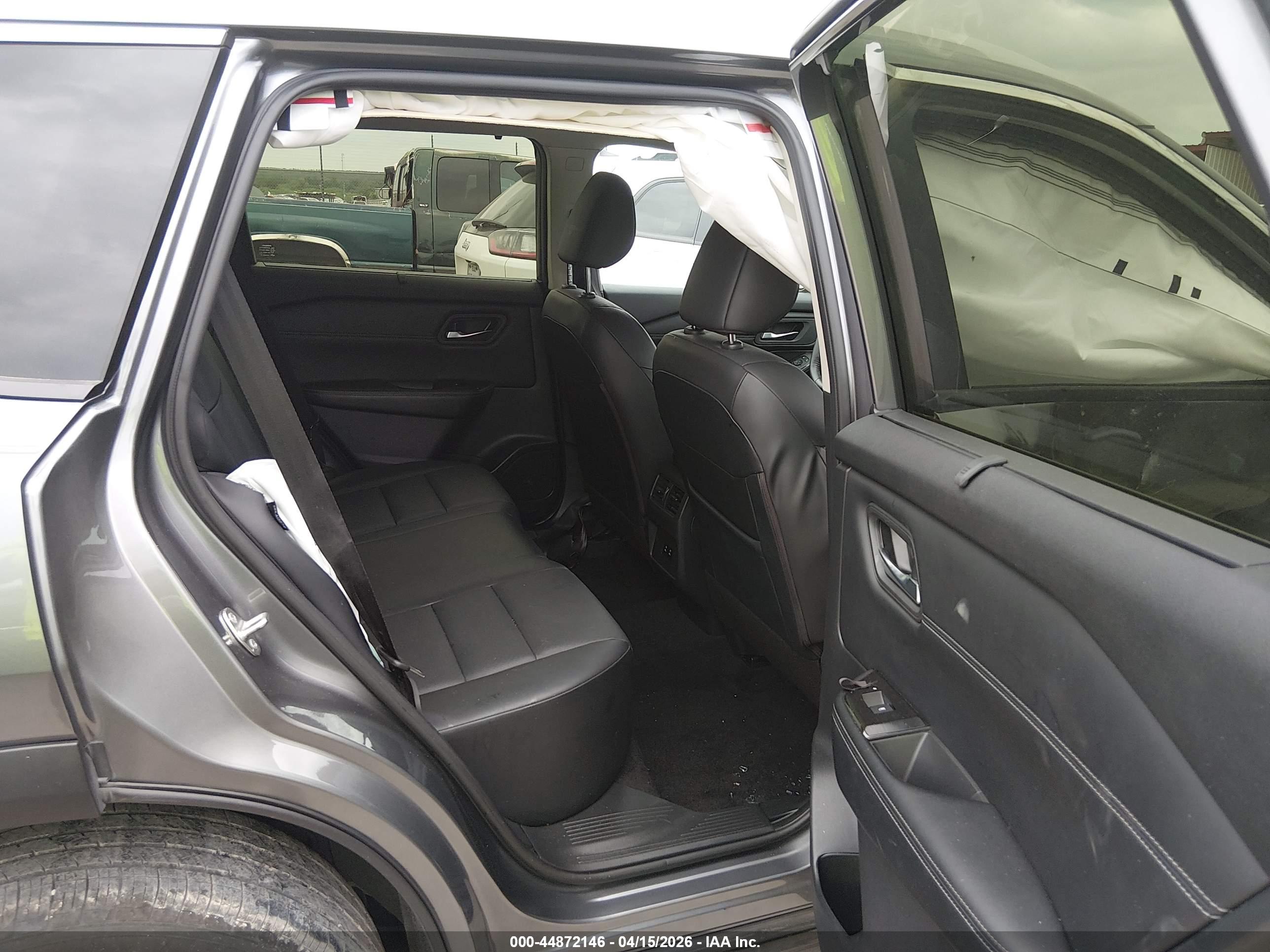 NISSAN ROGUE image 8