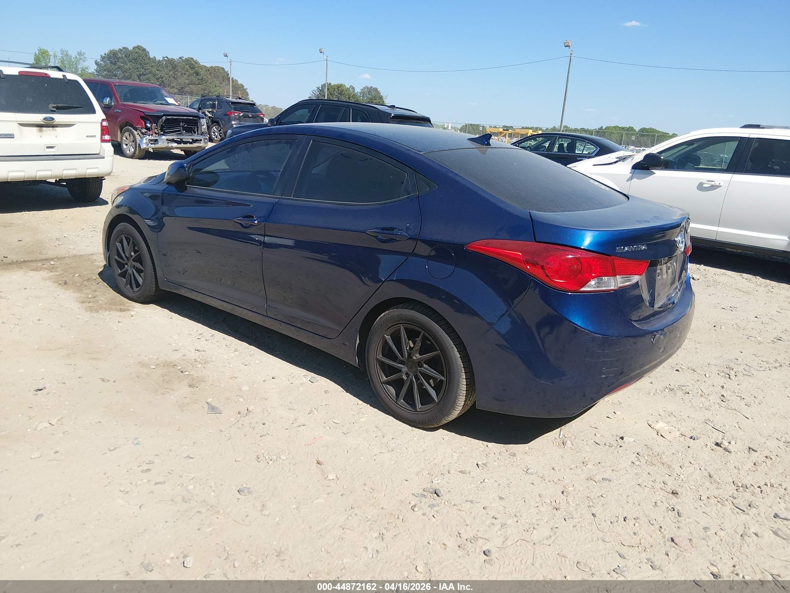 HYUNDAI ELANTRA image 3